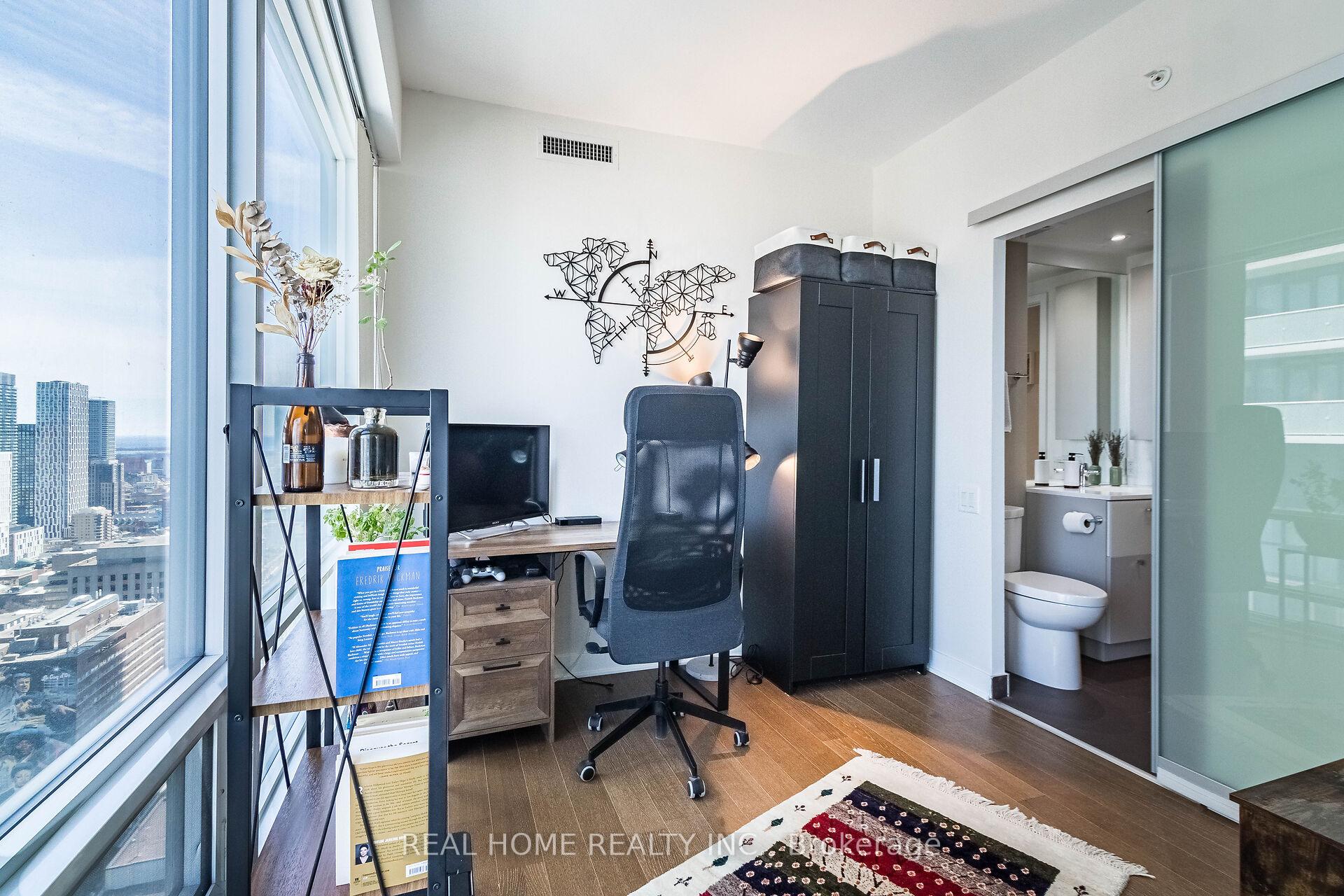 2 Bedrooms Condo at 15 Grenville,  Toronto For sale