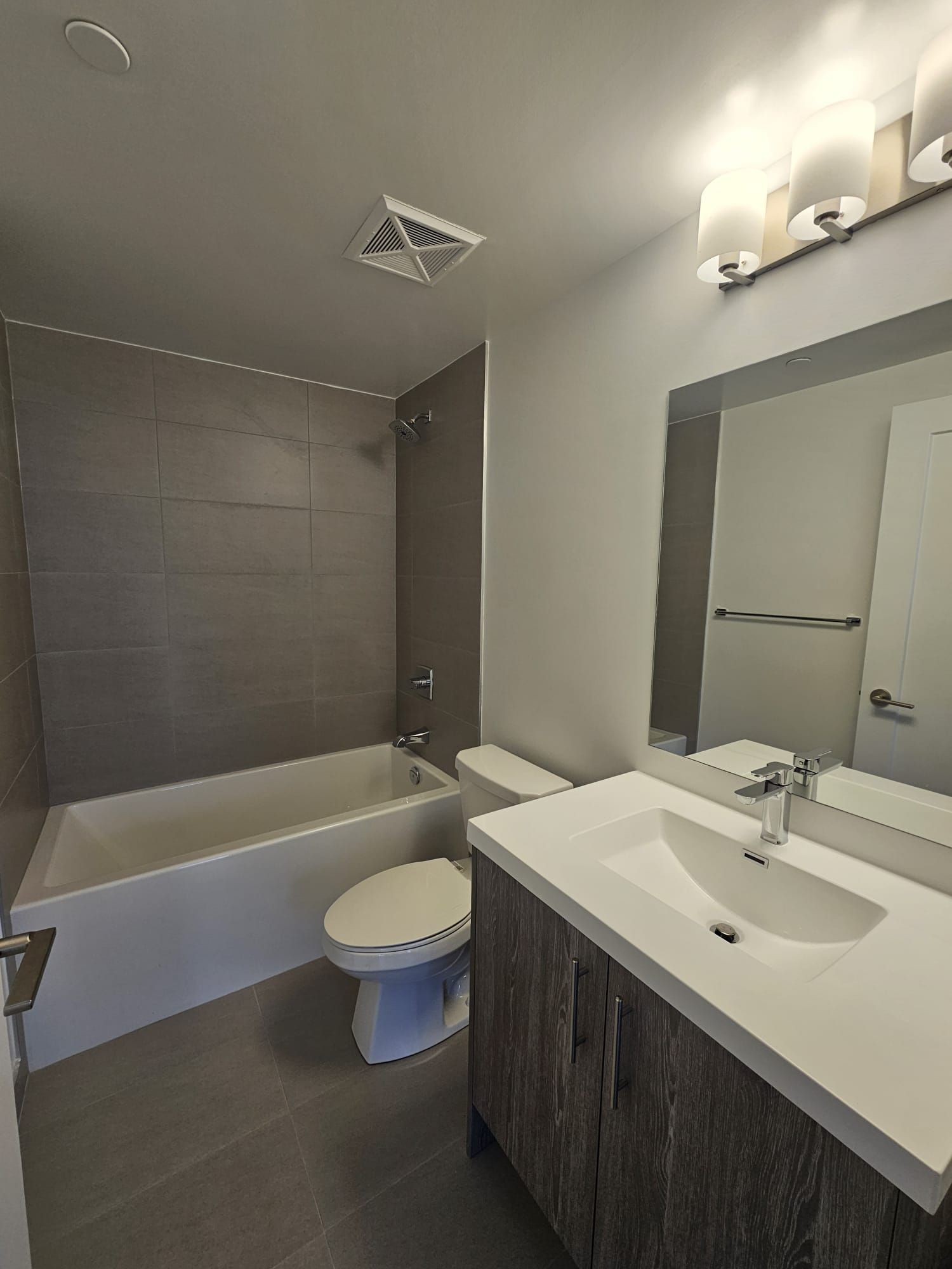 286 Main Street 2605