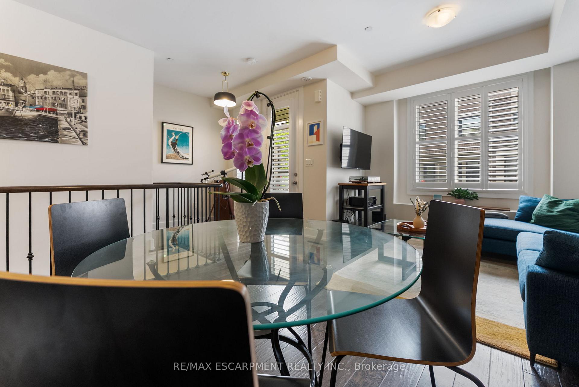 2 Bedrooms Condo at 6 Drummond, Toronto For sale