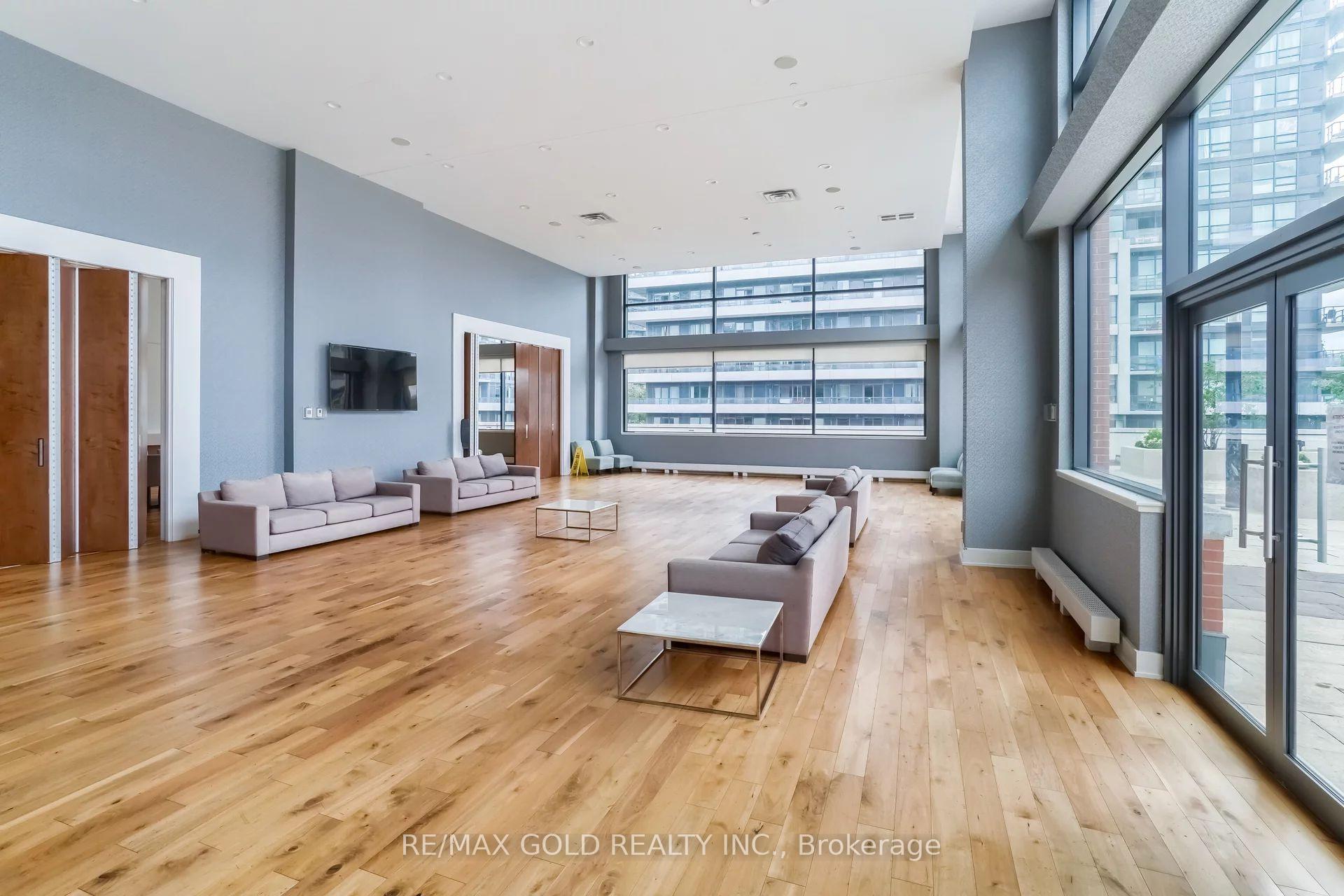 3 Bedrooms Condo at 2212 Lakeshore, Toronto For sale