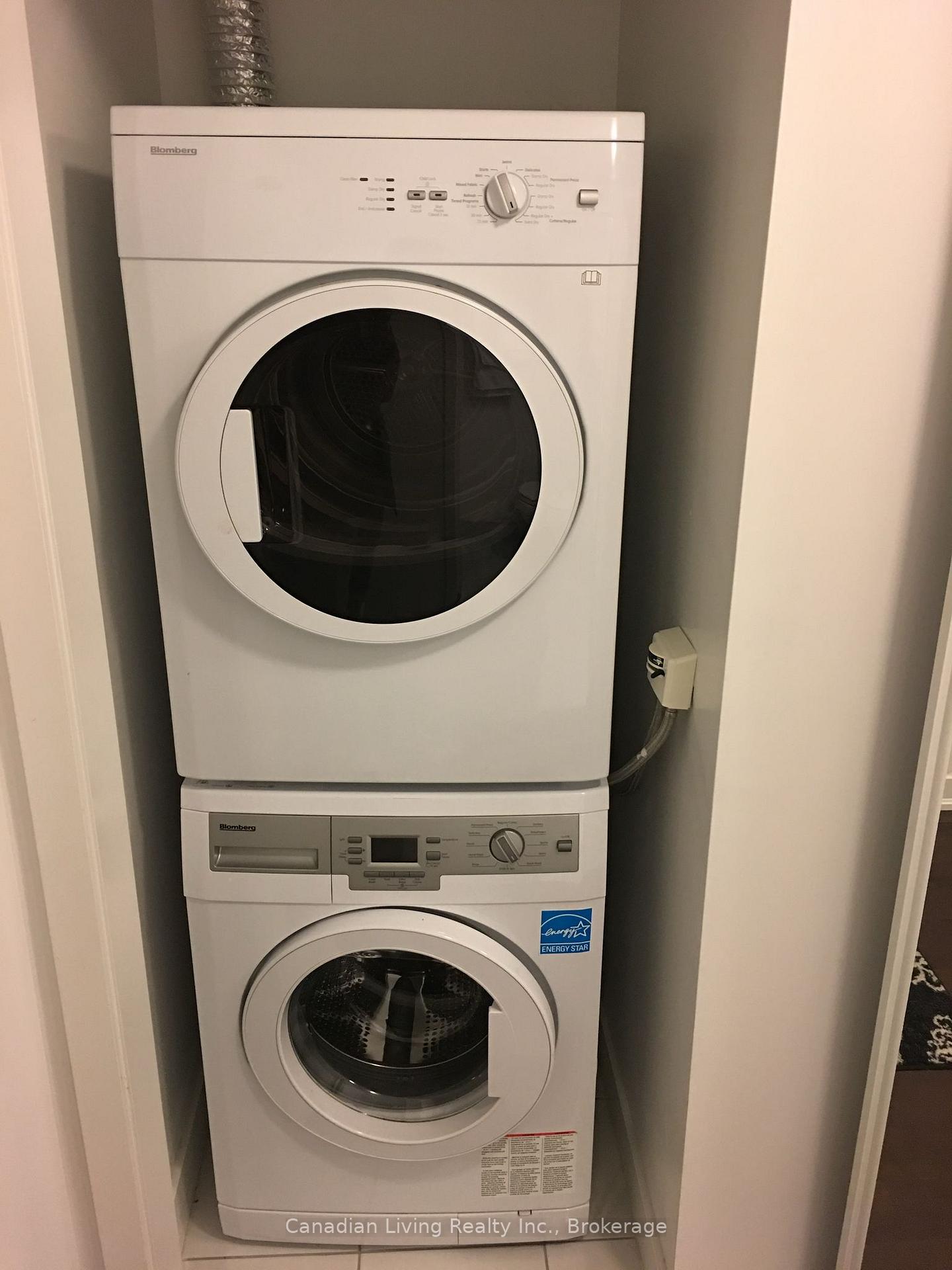 1 Bedroom Condo at 12 York,  Toronto For sale