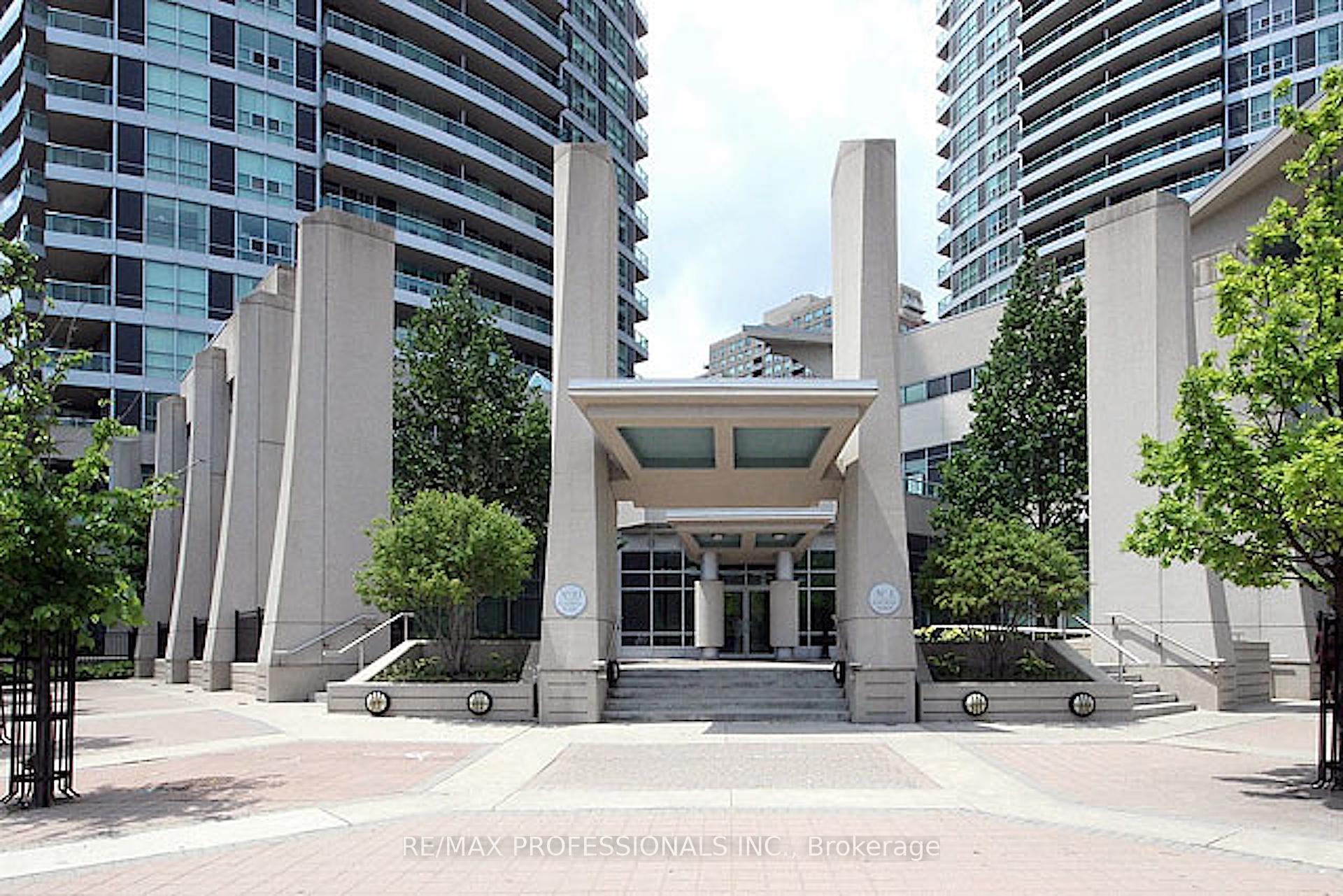 2 Bedrooms Condo at 33 Elm, Mississauga For sale
