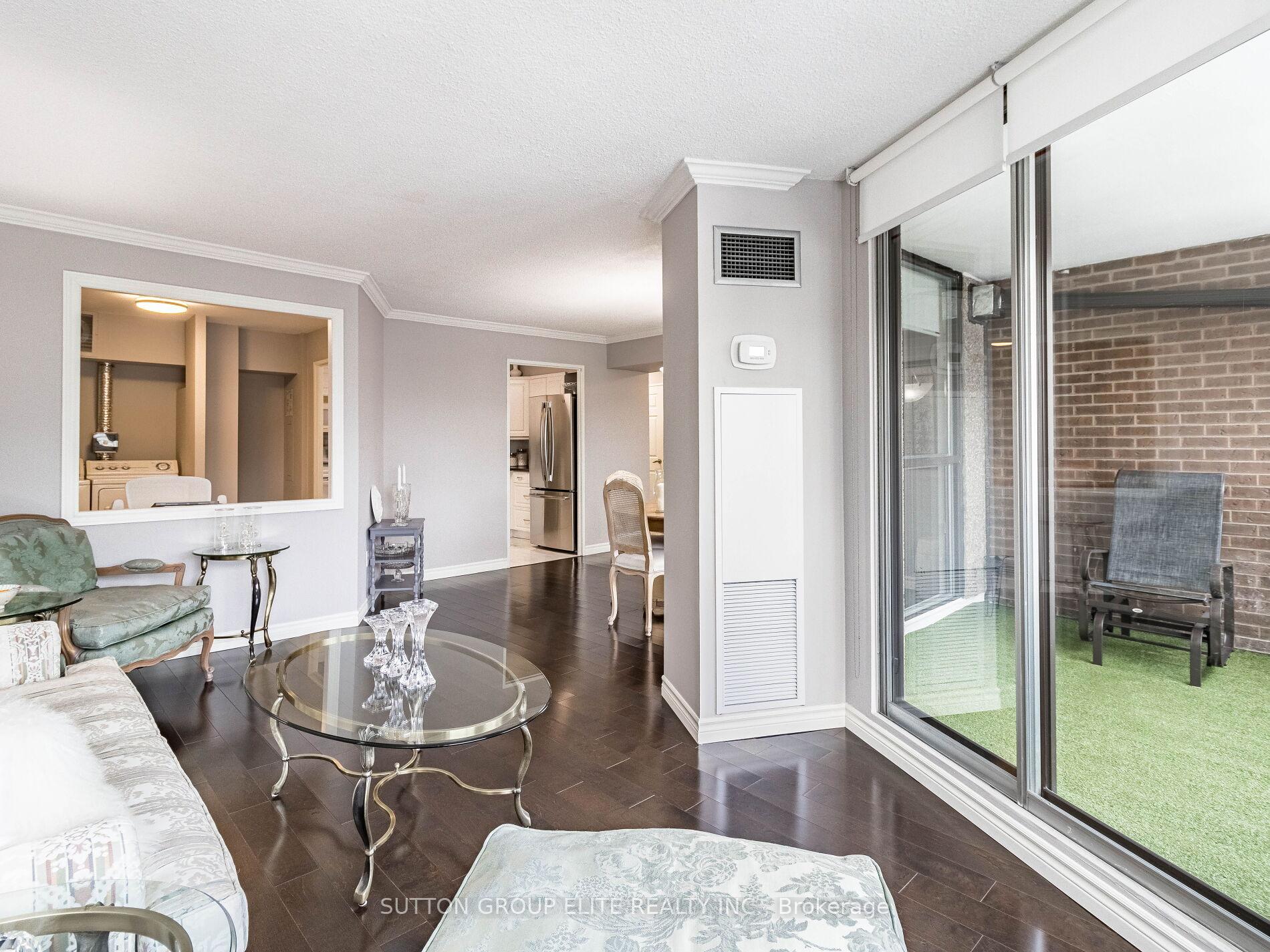 2 Bedrooms Condo at 50 Elm, Mississauga For sale