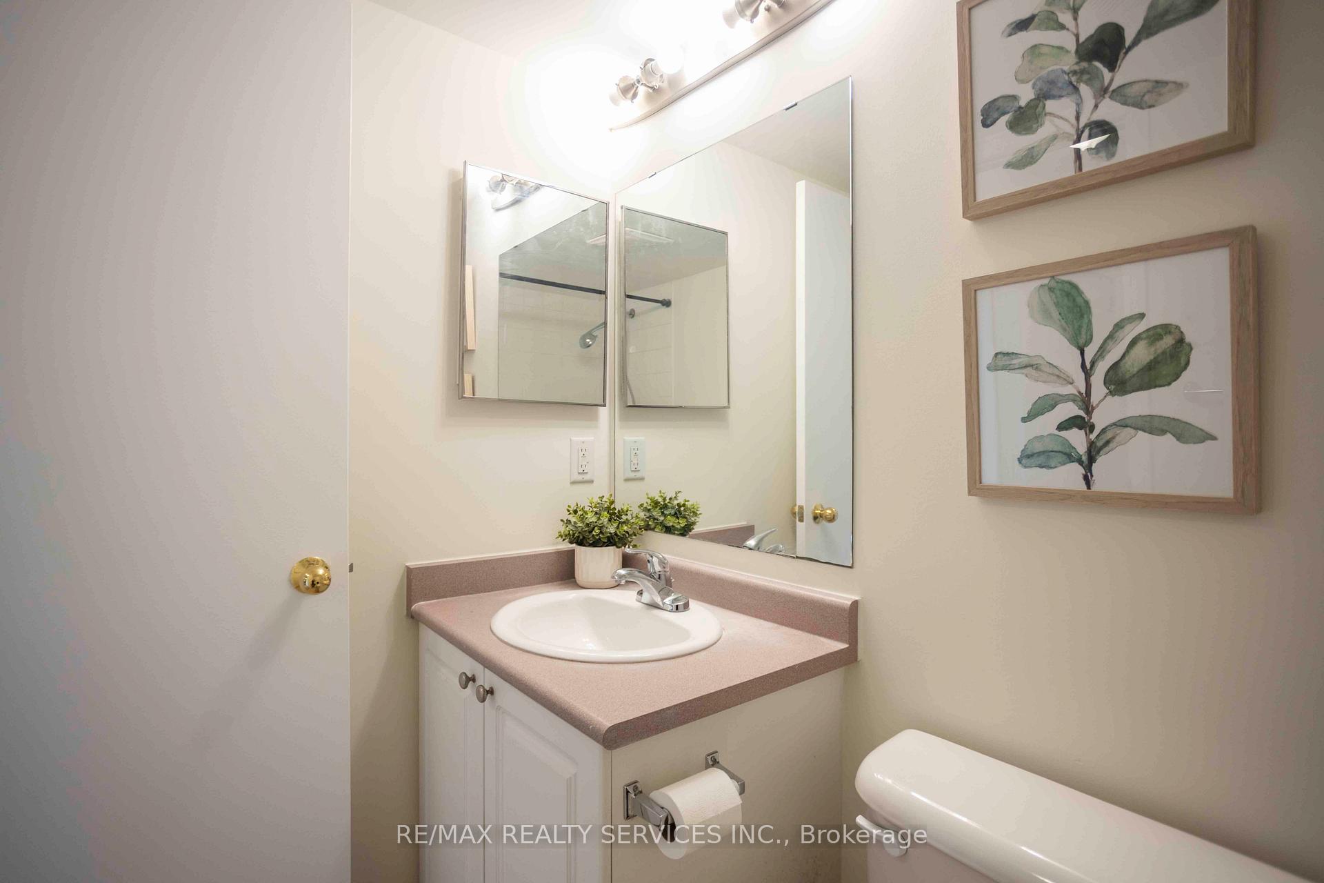 3 Bedrooms Condo at 684 Warden, Toronto For sale
