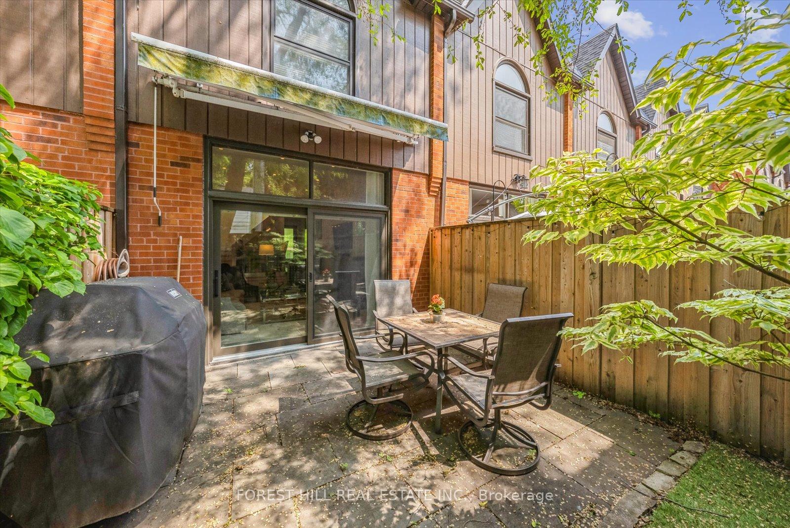 3 Bedrooms Condo at 10 Buller, Toronto For sale