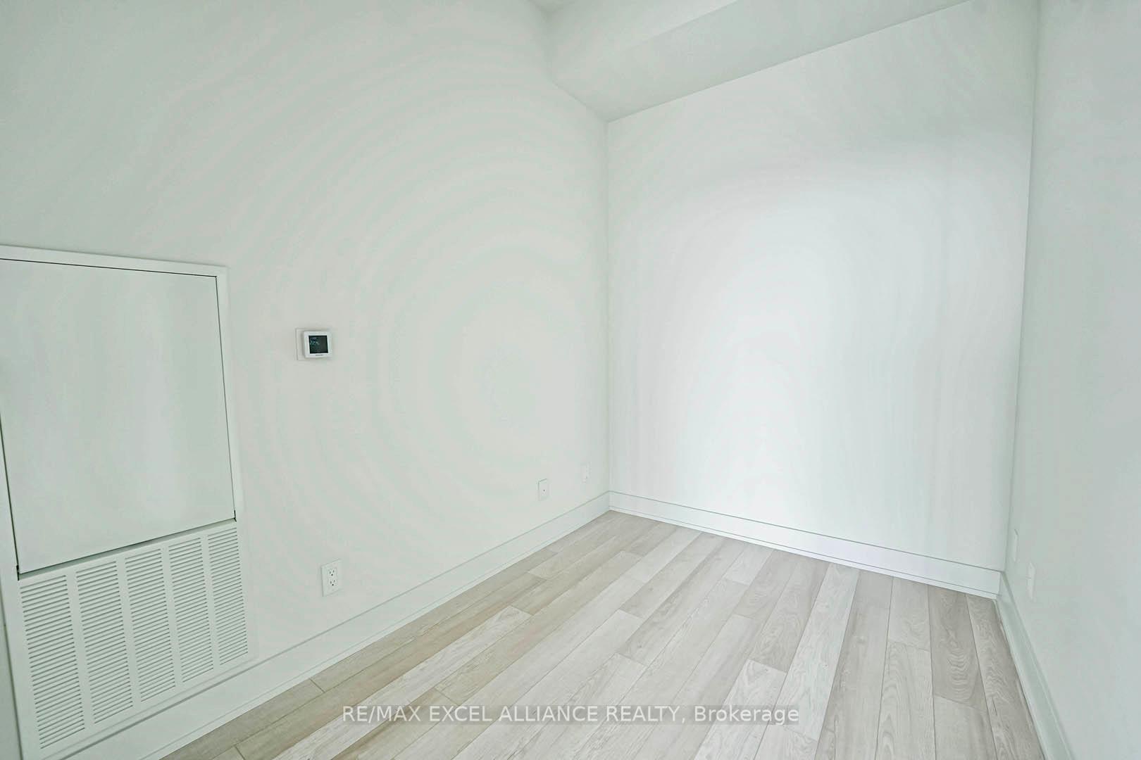 3 Bedrooms Condo at 8 Cumberland,  Toronto For sale
