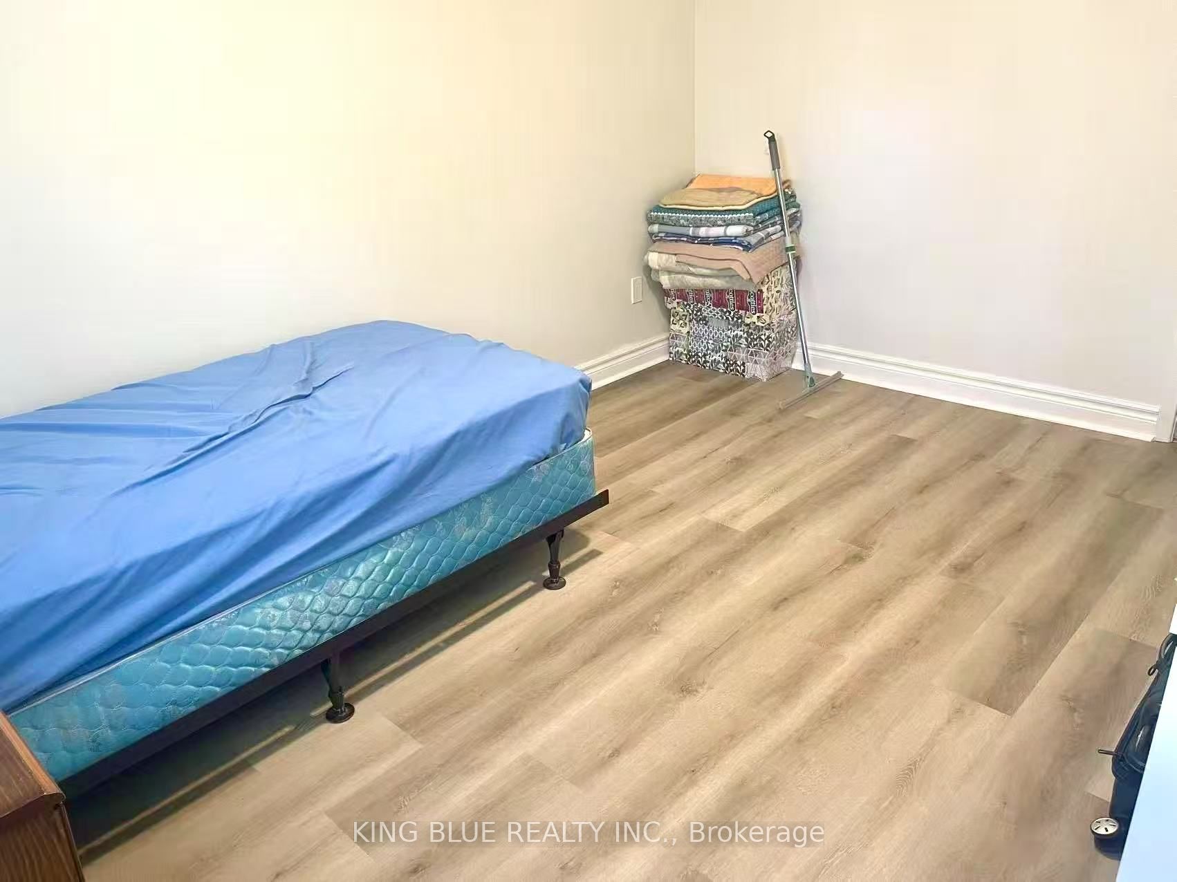 132 Heatherside Drive, #Room 3