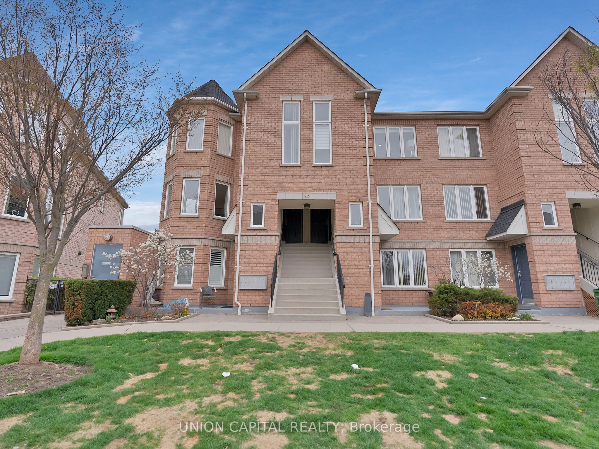 72 Aerodrome Crescent, #302