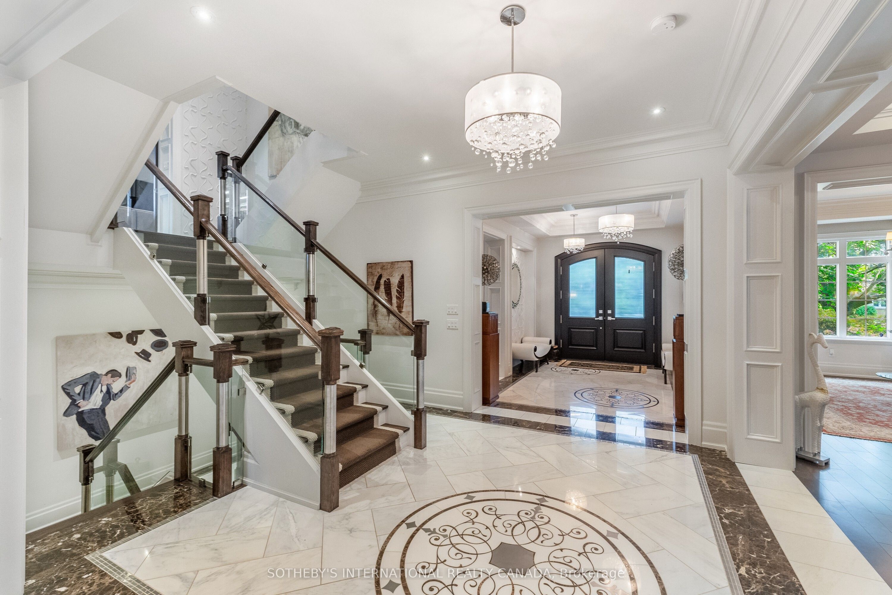 8 Thornhill Avenue