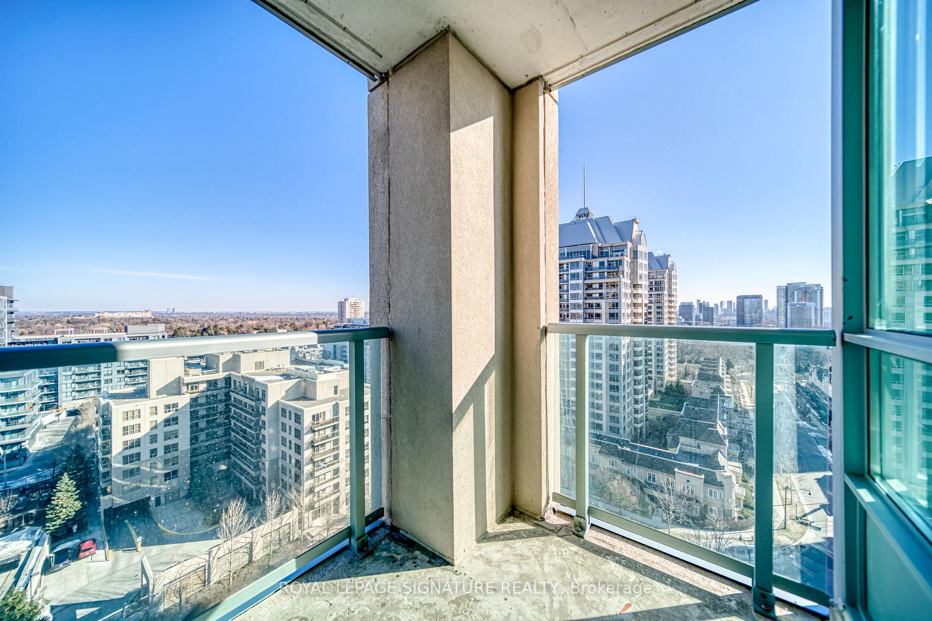 1 Bedroom Condo at 17 Barberry, Toronto For sale