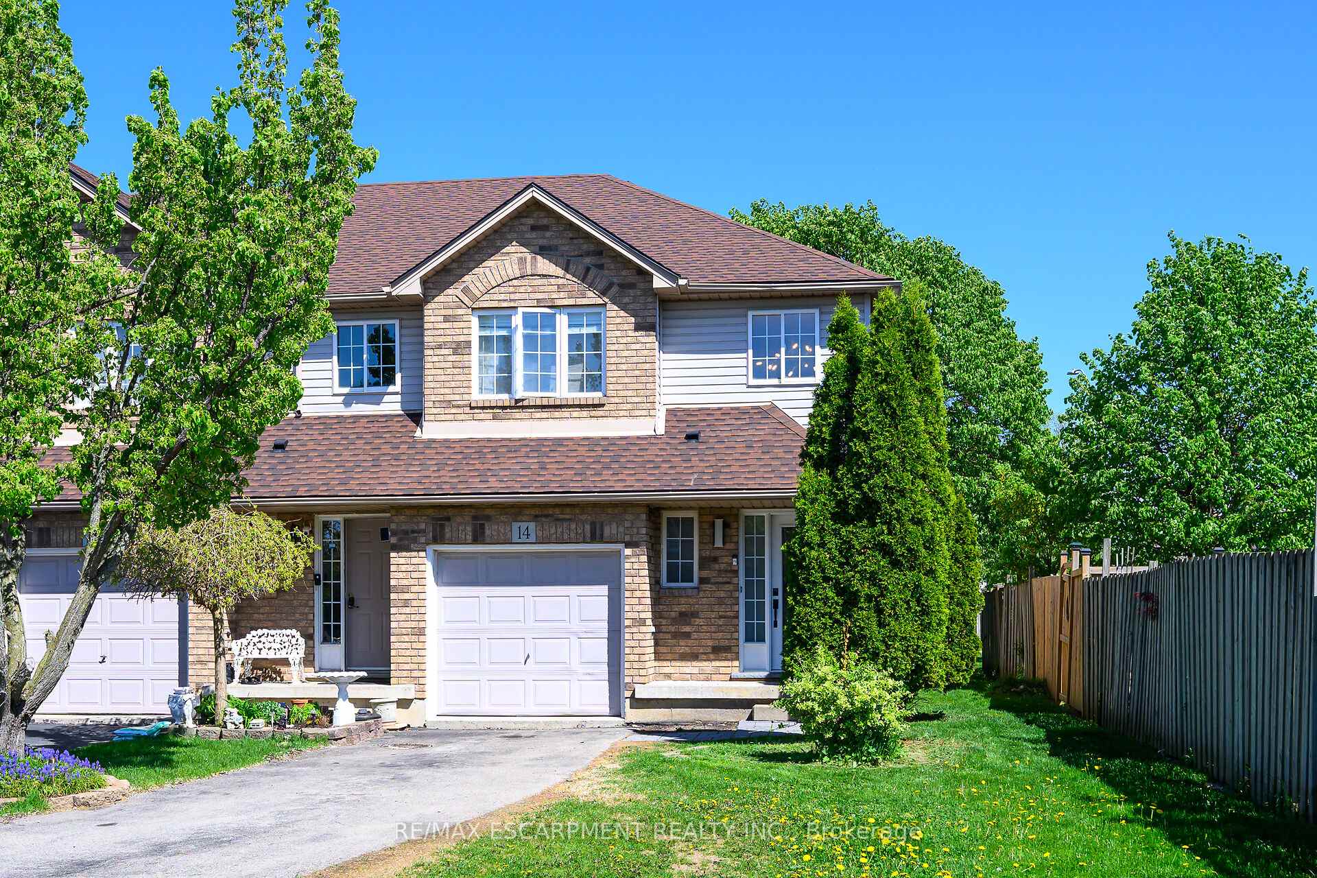 4 Bedrooms Condo at 134 Terni, Hamilton For sale