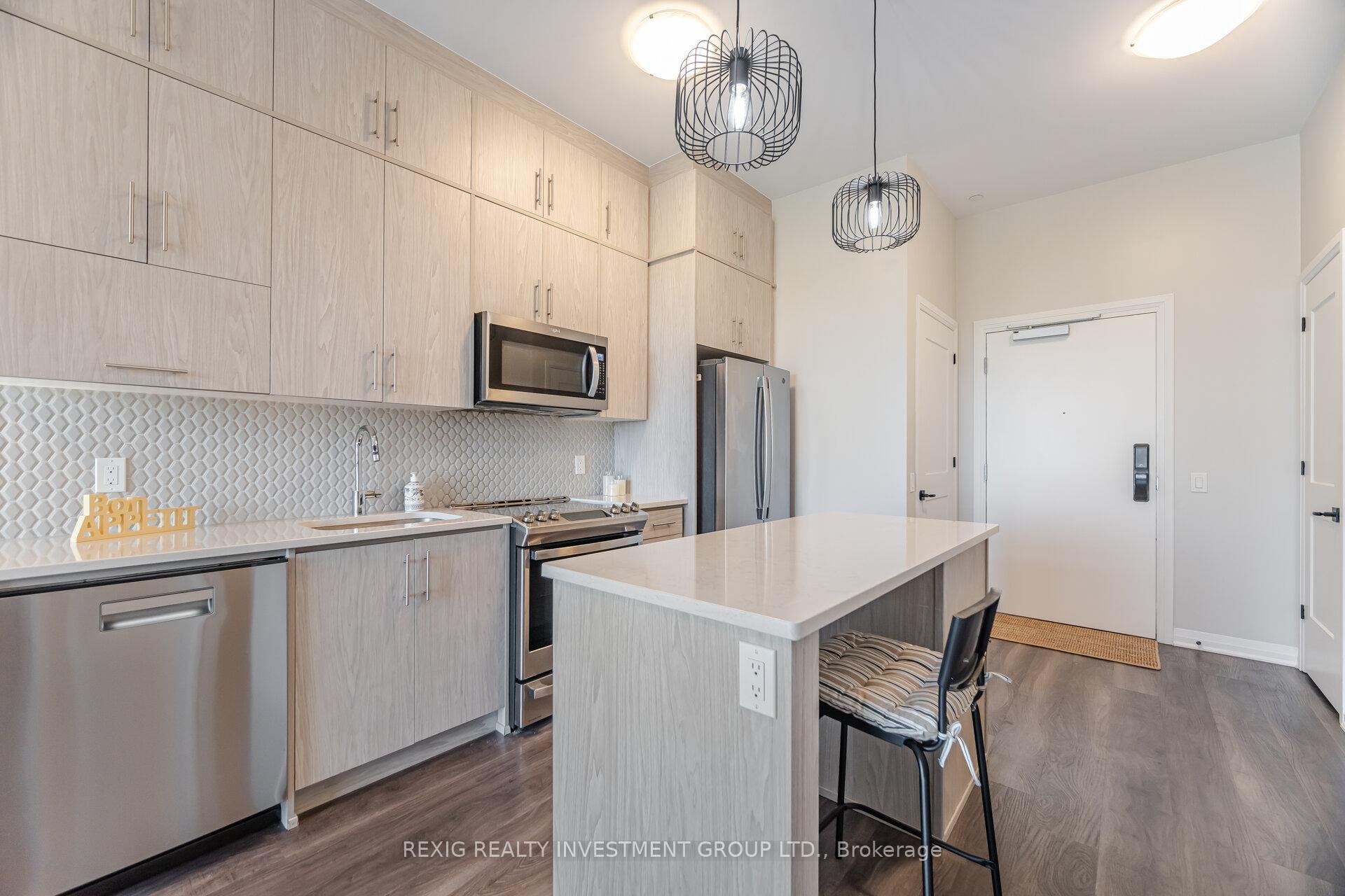 2 Bedrooms Condo at 95 DUNDAS, Oakville For sale
