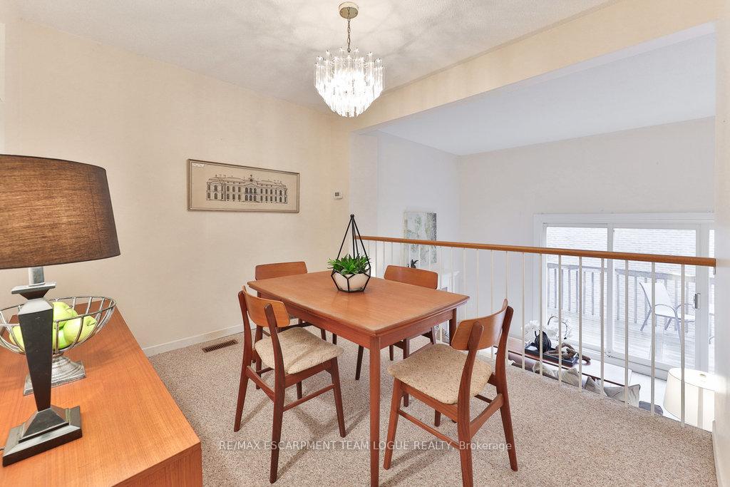 3 Bedrooms Condo at 2278 Marine,  Oakville For sale