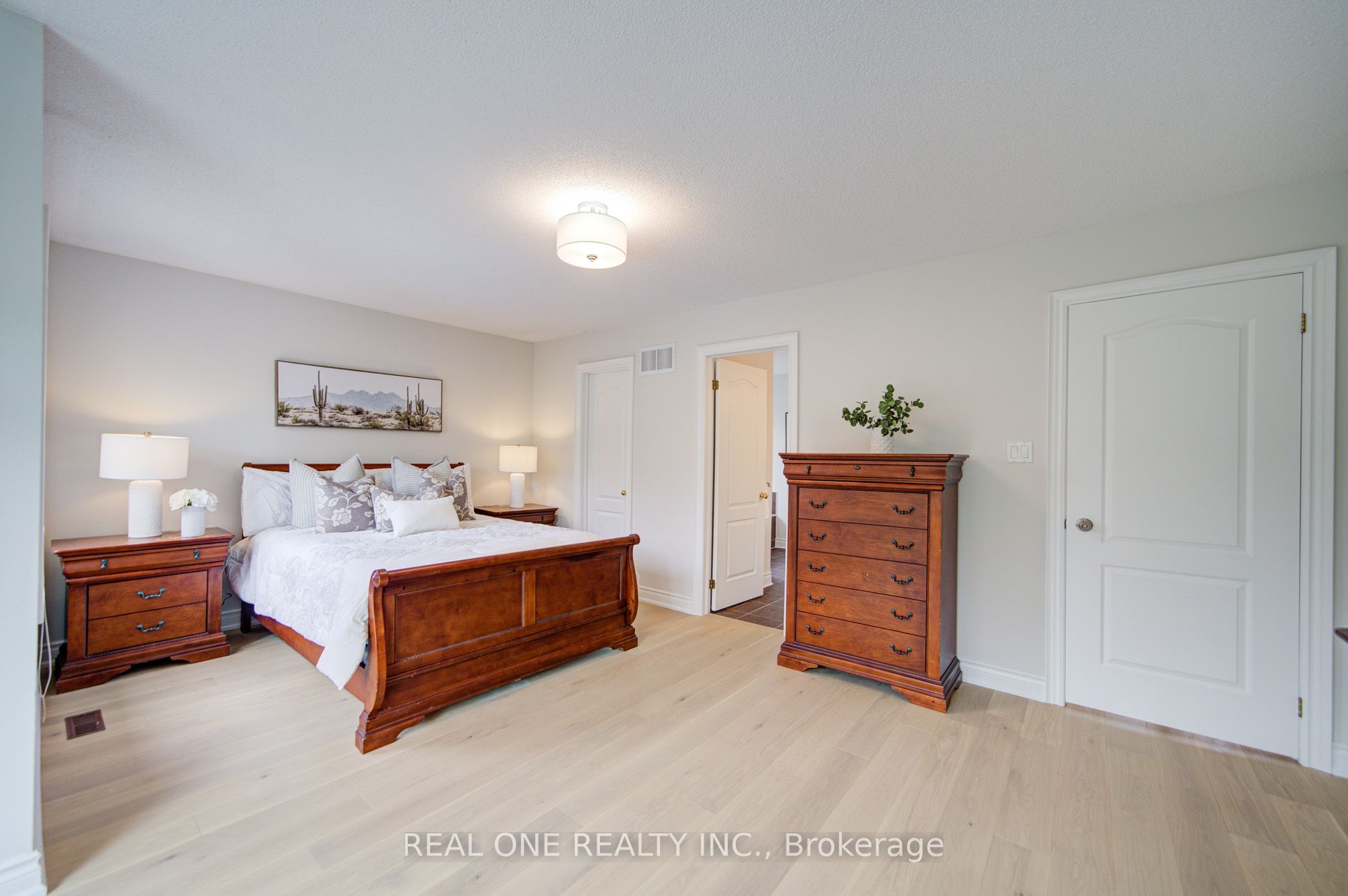 44 MEADOWLANDS Boulevard, Hamilton, ON L9K 1H8