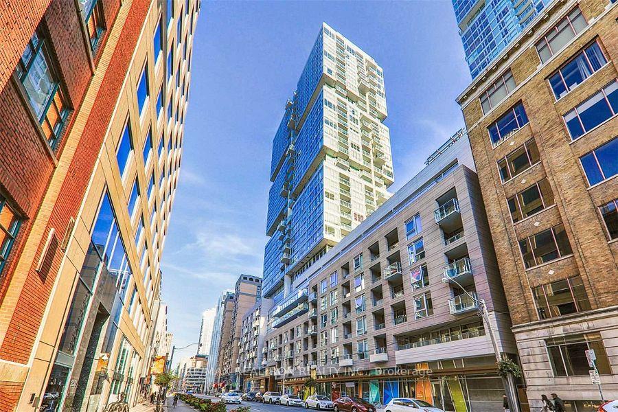 2 Bedrooms Condo at 199 Richmond, Toronto For sale