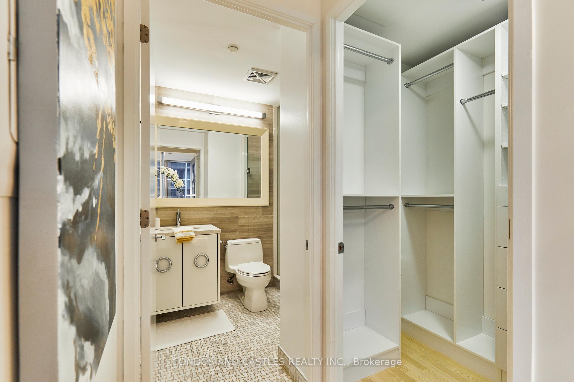 2 Bedrooms Condo at 88 Park Lawn, Toronto For sale