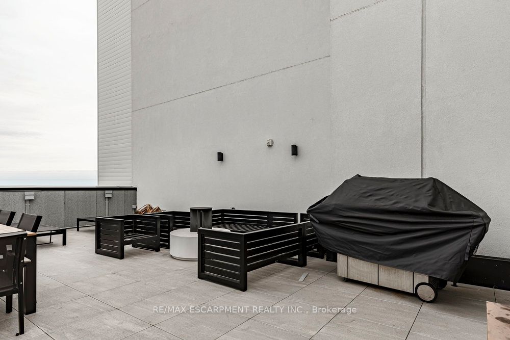 95 Dundas Street W, #003