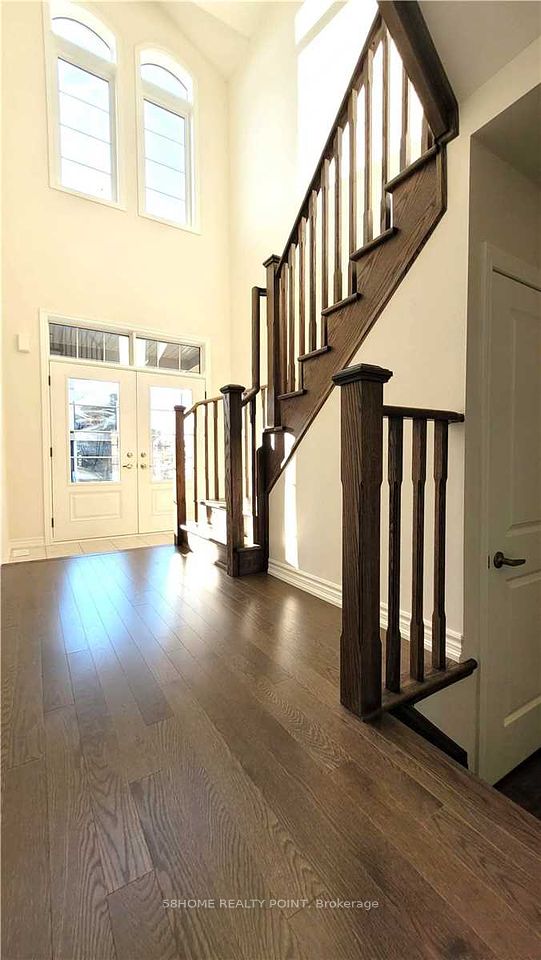 7 Hinkson Street, Whitby, ON L1N 9Y8