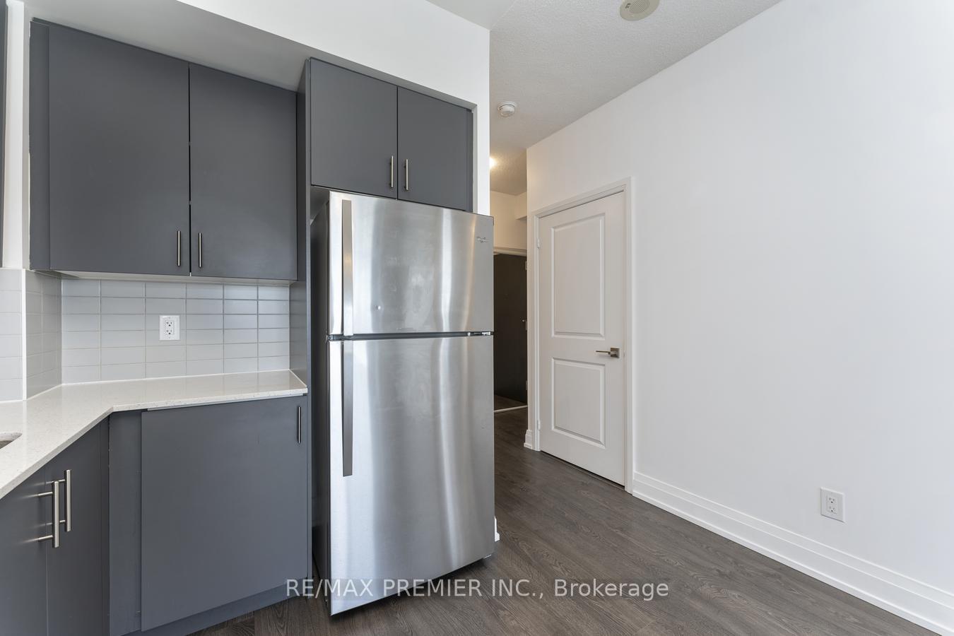 2 Bedrooms Condo at 3600 Highway 7, Vaughan For sale