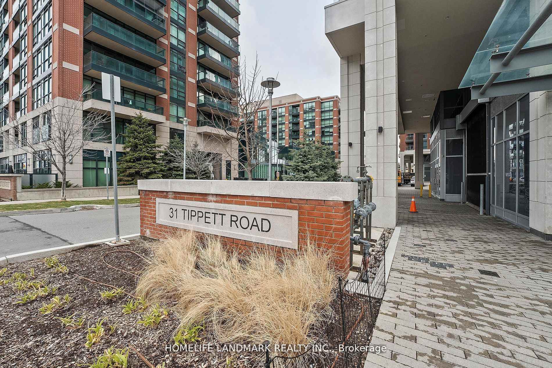 3 Bedrooms Condo at 31 Tippett,  Toronto For sale