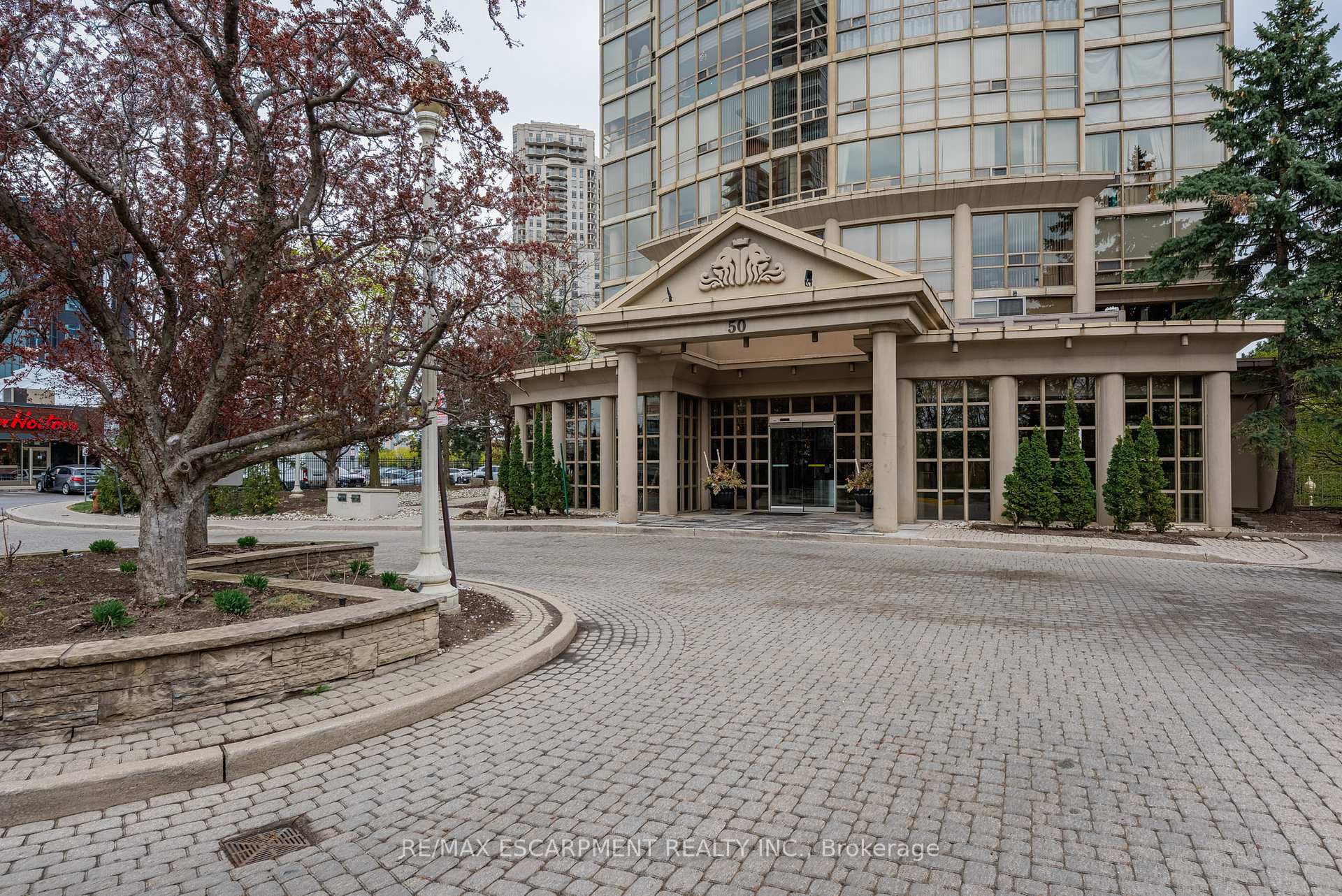 1 Bedroom Condo at 50 Eglinton, Mississauga For sale