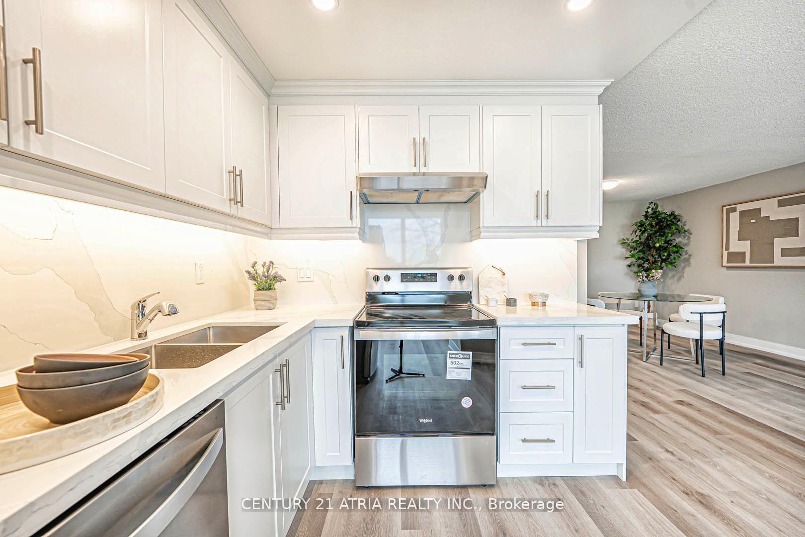 2 Bedrooms Condo at 350 Webb, Mississauga For sale