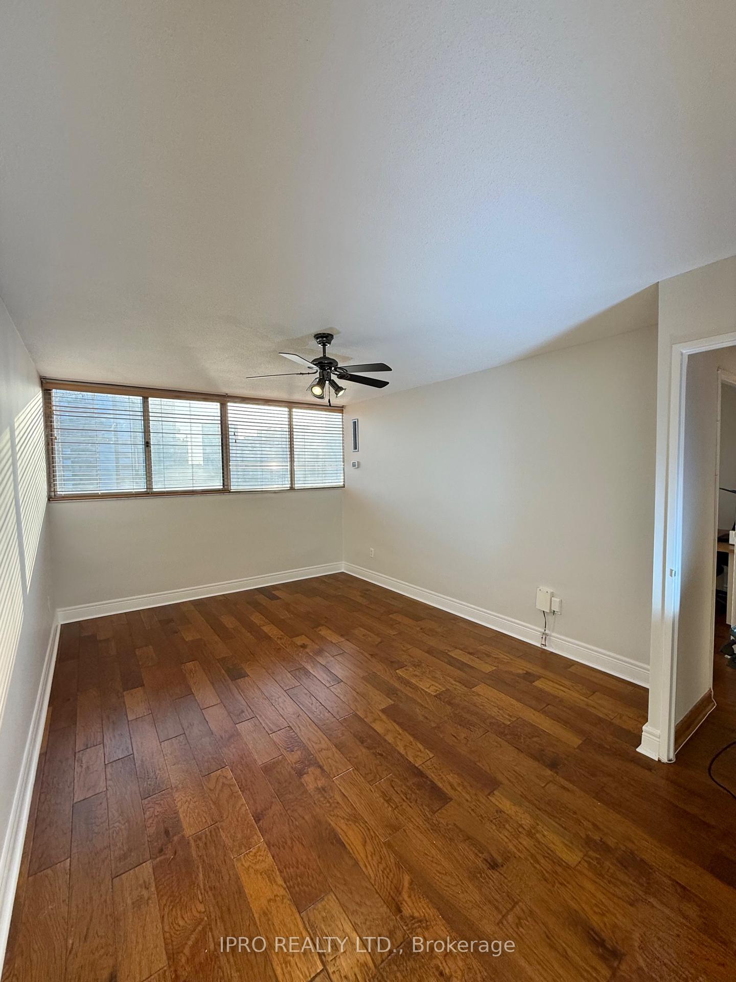 3 Bedrooms Condo at 11 Wincott,  Toronto For sale