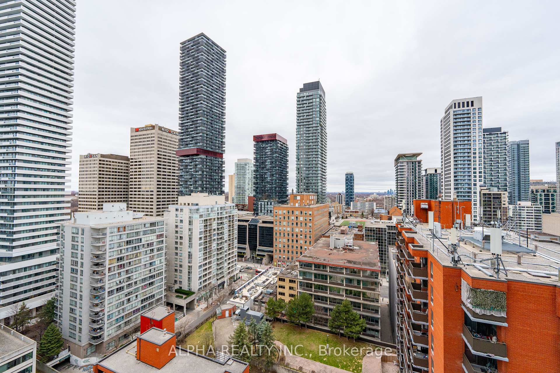 3 Bedrooms Condo at 50 Dunfield,  Toronto For sale