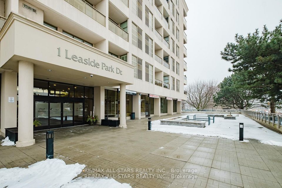 1 Leaside Park