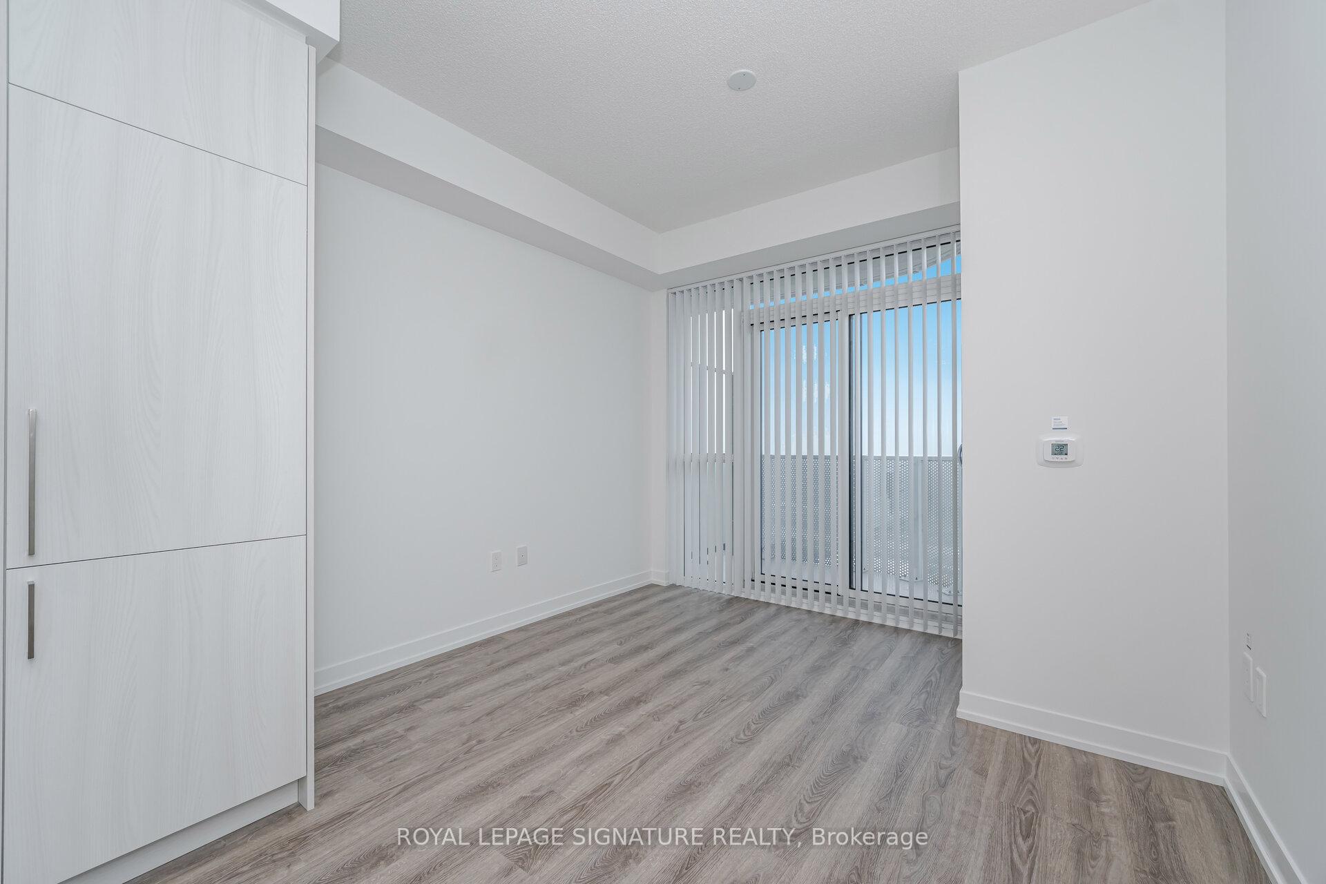 2 Bedrooms Condo at 195 Commerce, Vaughan For sale