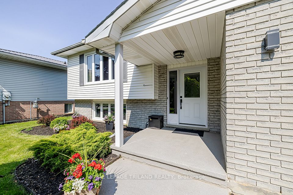 59 Farmington Avenue, Aylmer, ON N5H 3E3
