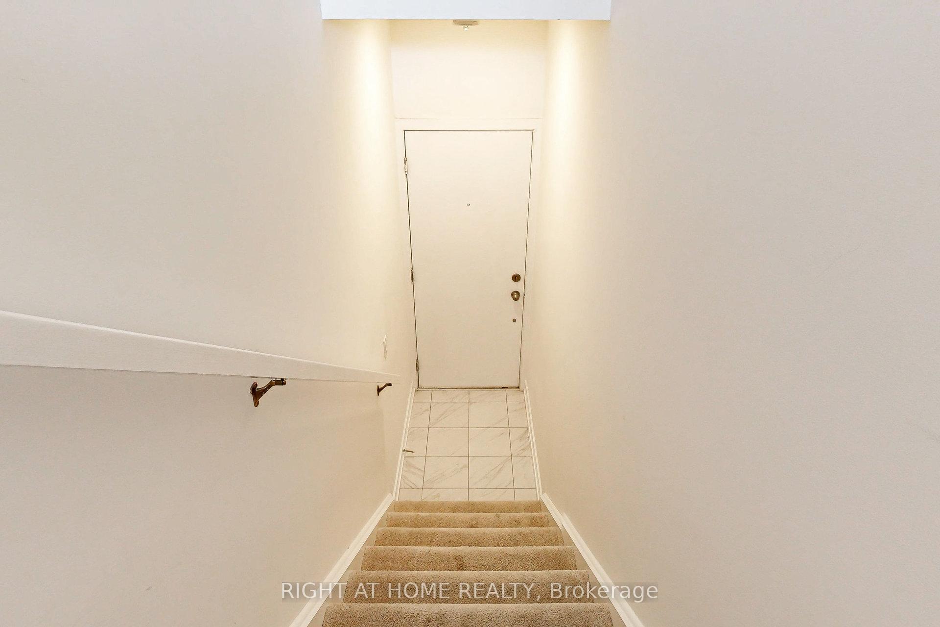 2 Bedrooms Condo at 3058 Sixth, Oakville For sale