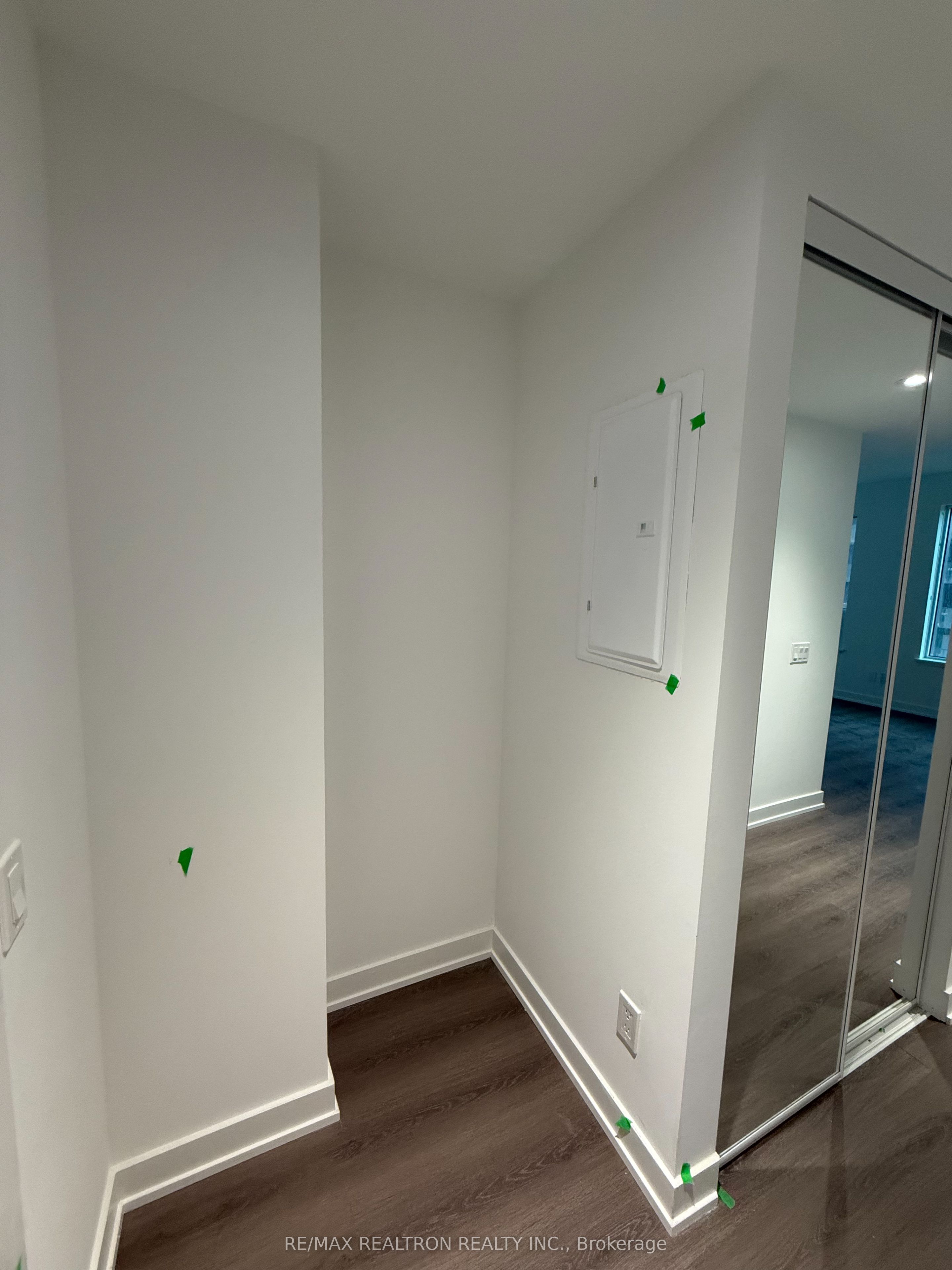 8 Wellesley Street W, #1215