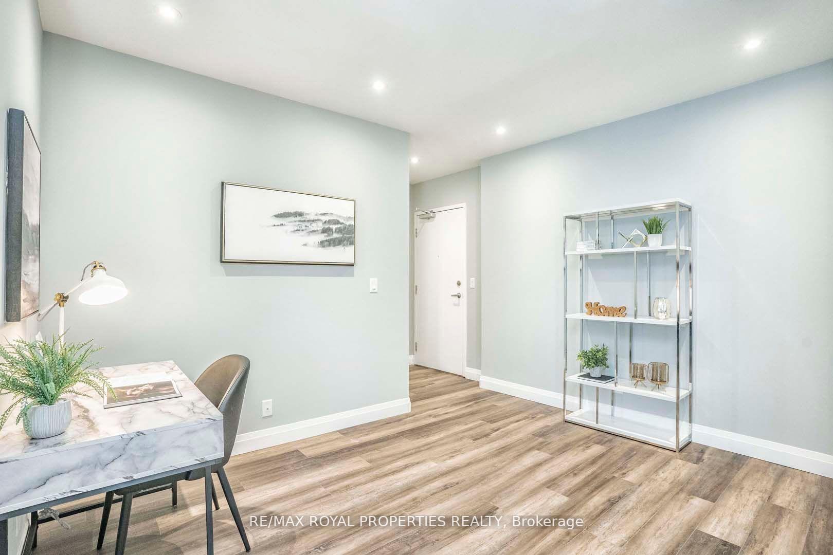 3 Bedrooms Condo at 38 Lee Centre,  Toronto For sale