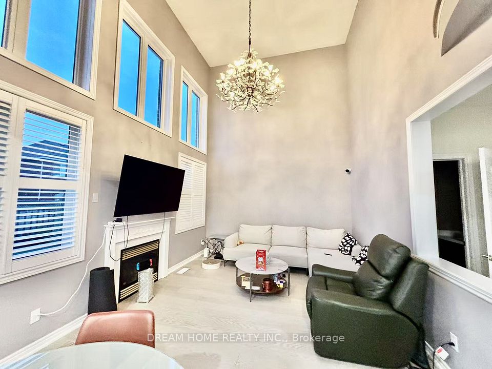 23 Hawksbury