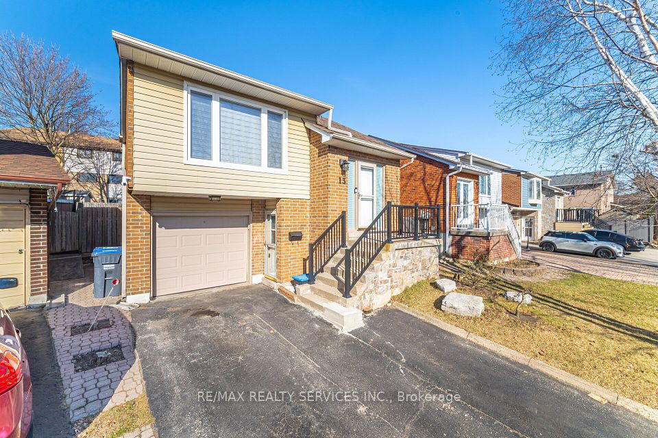 13 Royal Palm Drive, Brampton, ON L6Z 1P1