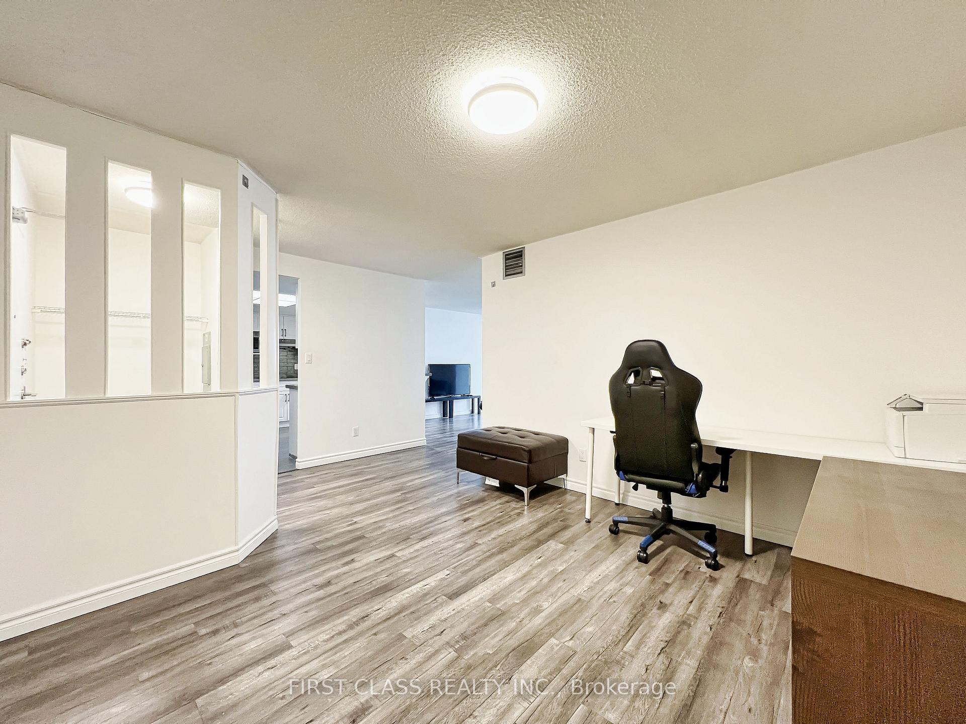 3 Bedrooms Condo at 275 Bamburgh, Toronto For sale