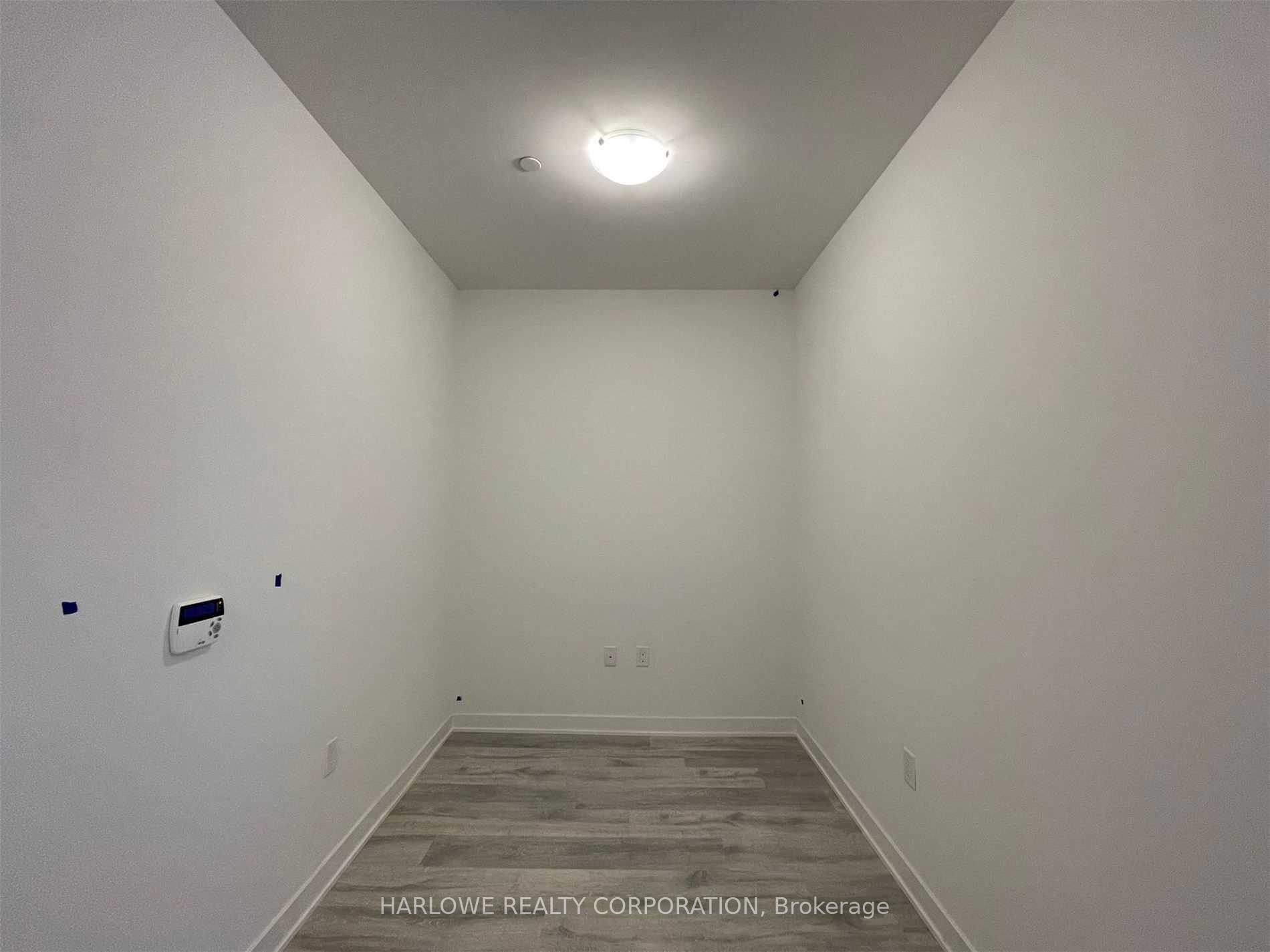 2 Bedrooms Condo at 4655 Metcalfe,  Mississauga For sale