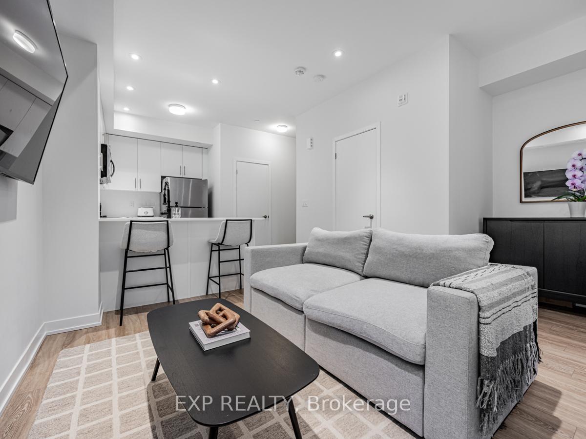 2 Bedrooms Condo at 3409 Ridgeway,  Mississauga For sale
