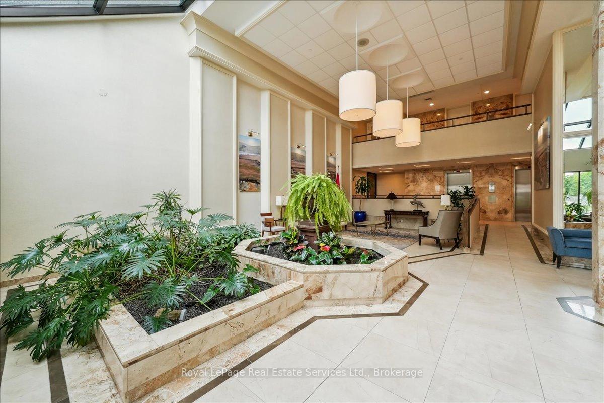 2 Bedrooms Condo at 2180 Marine, Oakville For sale