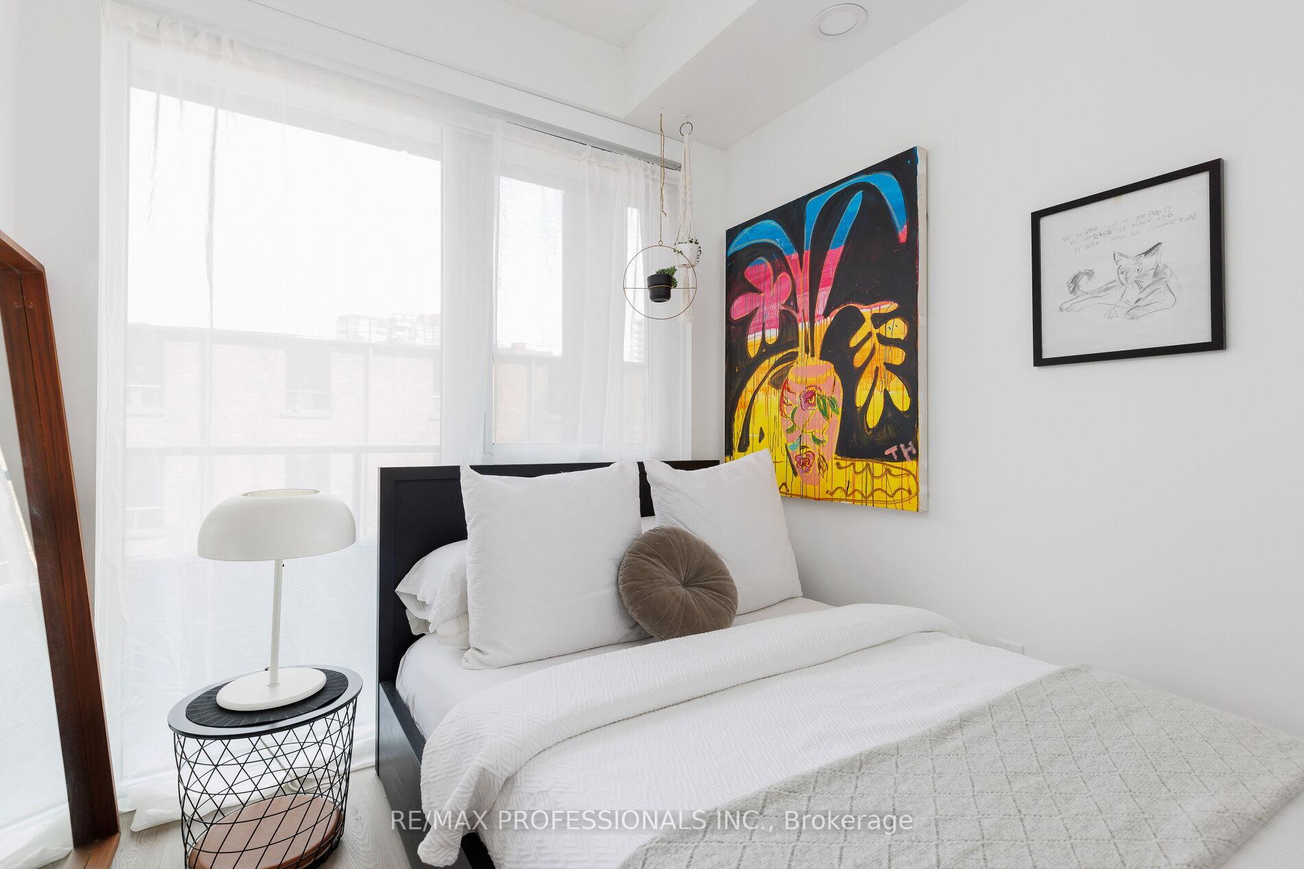 2 Bedrooms Condo at 9 Tecumseth,  Toronto For sale