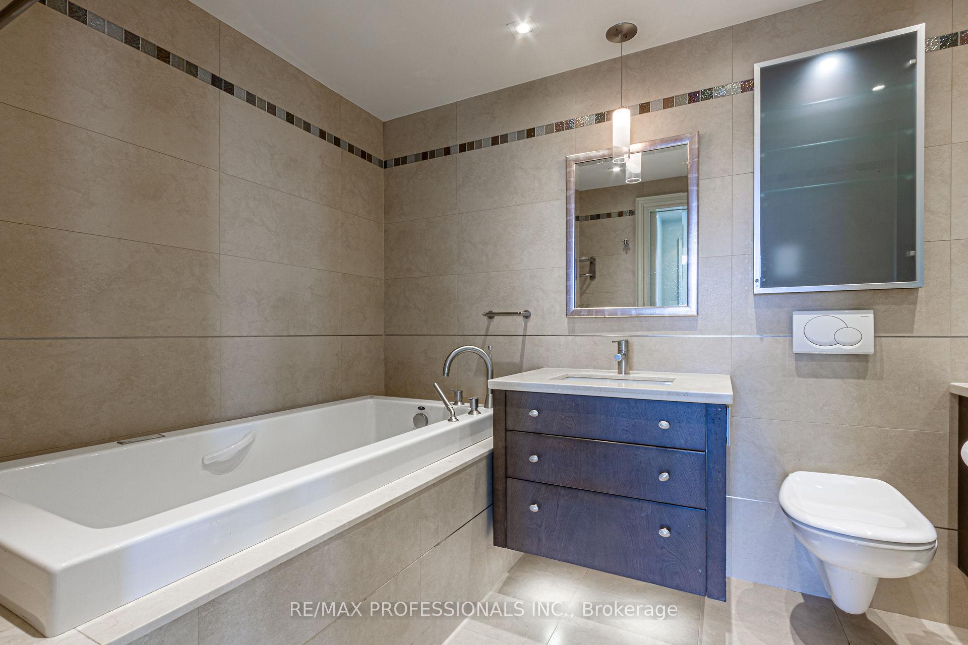 3 Bedrooms Condo at 2045 Lake Shore,  Toronto For sale