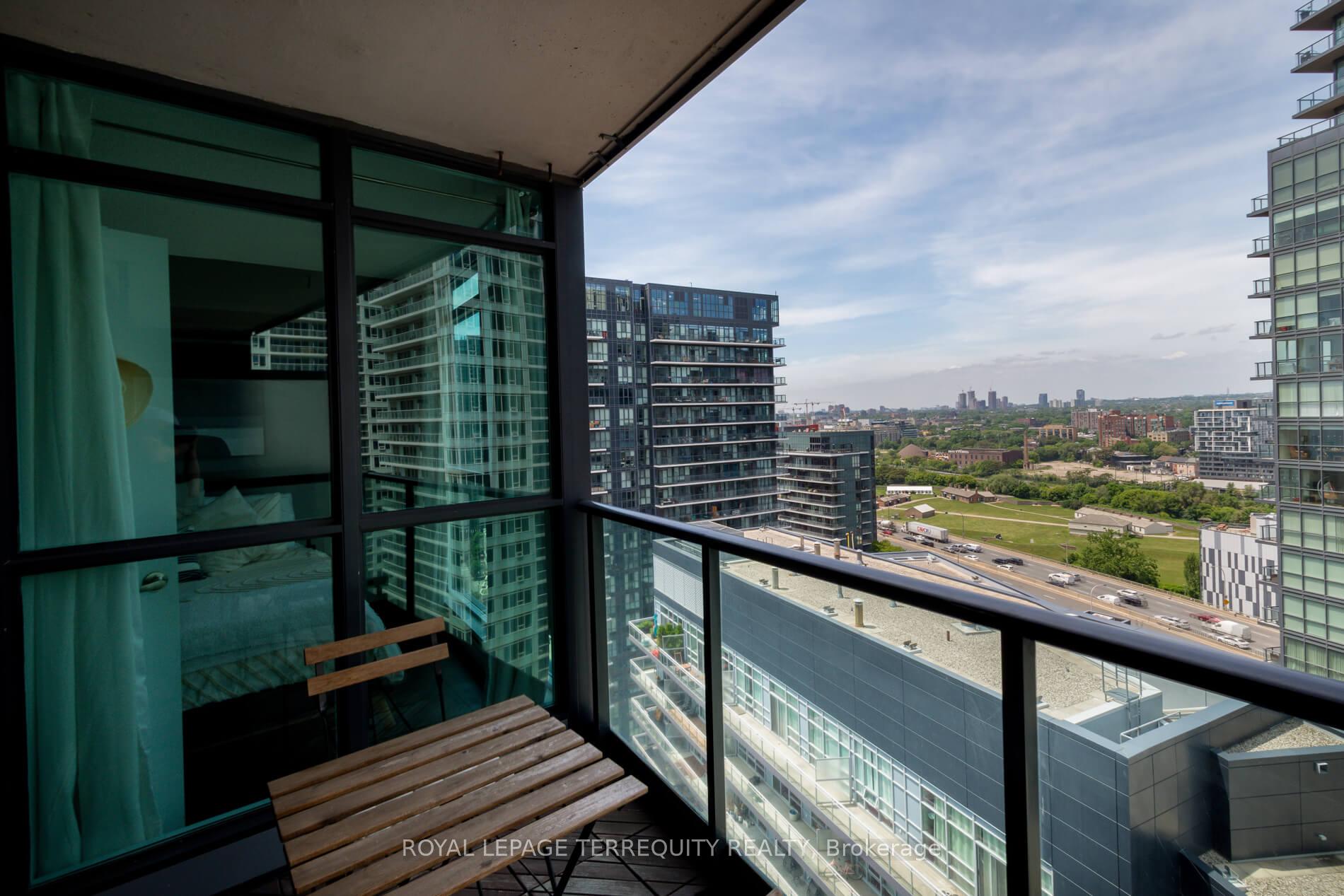 2 Bedrooms Condo at 600 Fleet, Toronto For sale