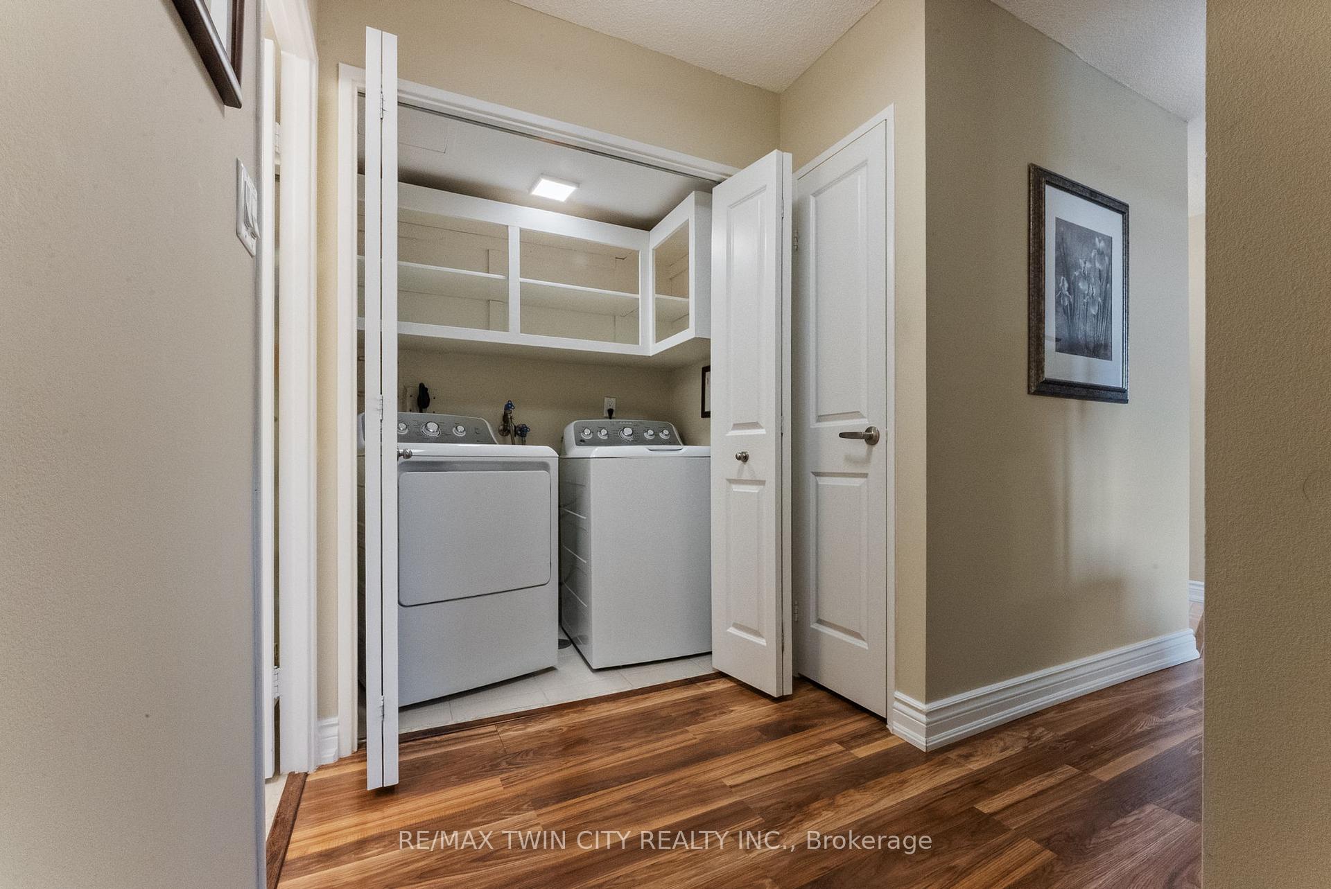2 Bedrooms Condo at 301 Frances, Hamilton For sale