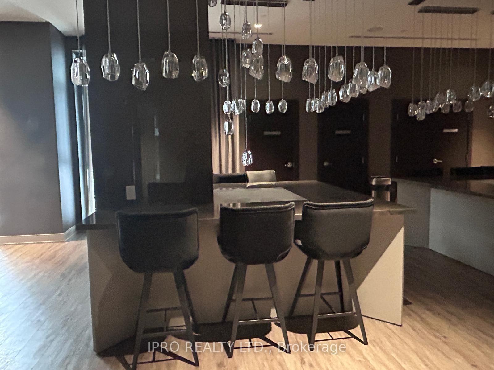 2 Bedrooms Condo at 8 Nahani, Mississauga For sale