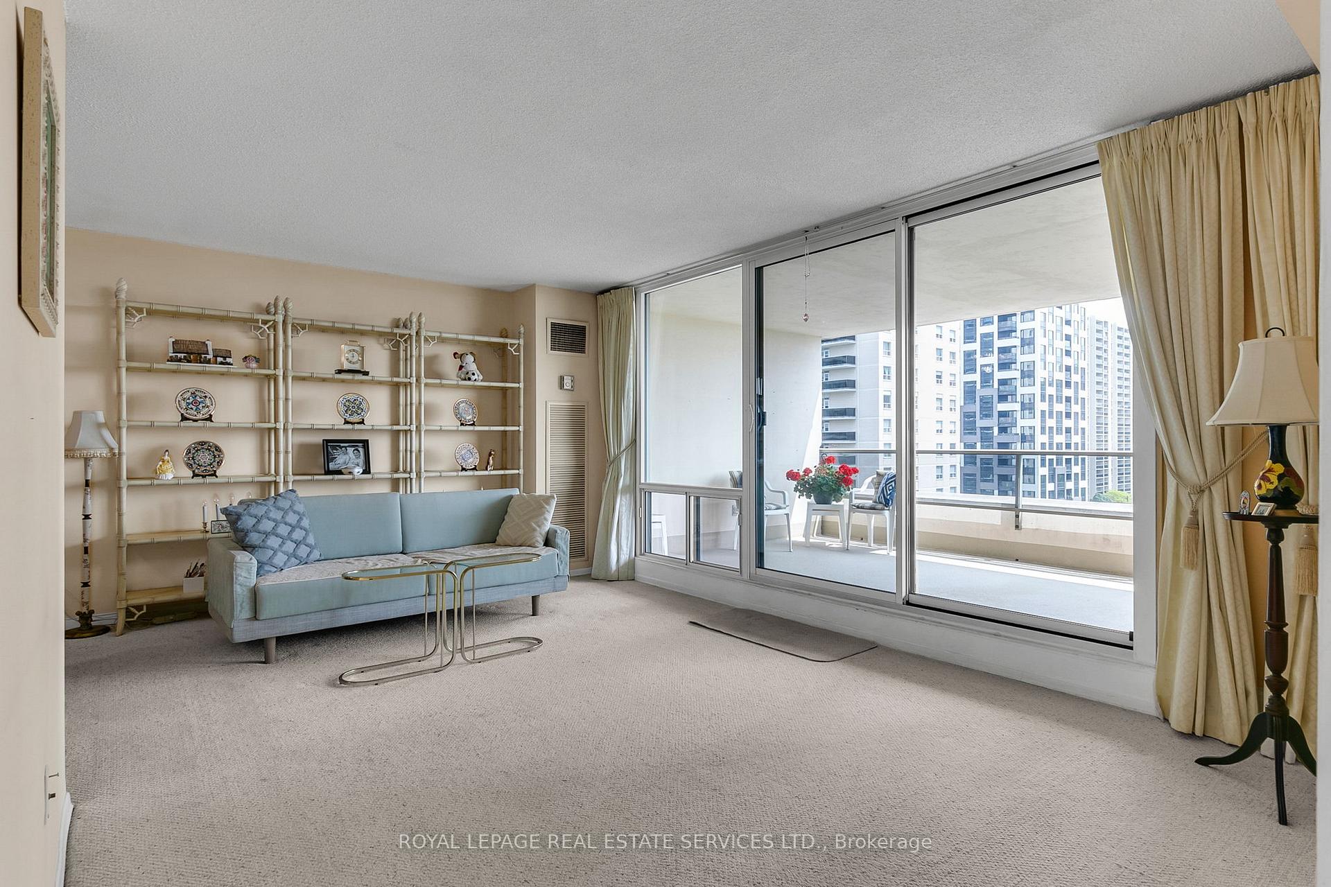 2 Bedrooms Condo at 50 Quebec, Toronto For sale
