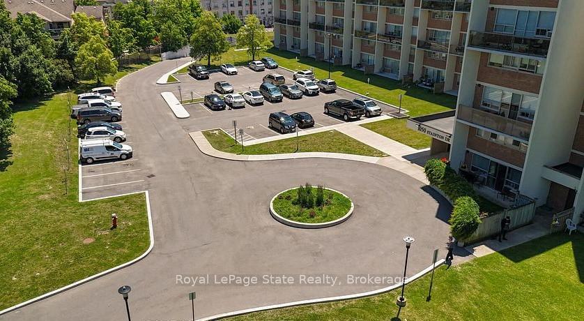 3 Bedrooms Condo at 1050 Stainton,  Mississauga For sale