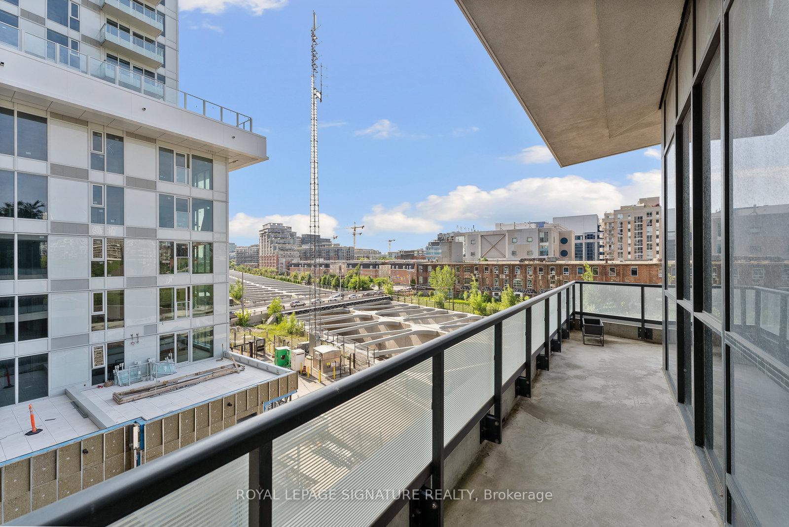2 Bedrooms Condo at 50 Ordnance, Toronto For sale