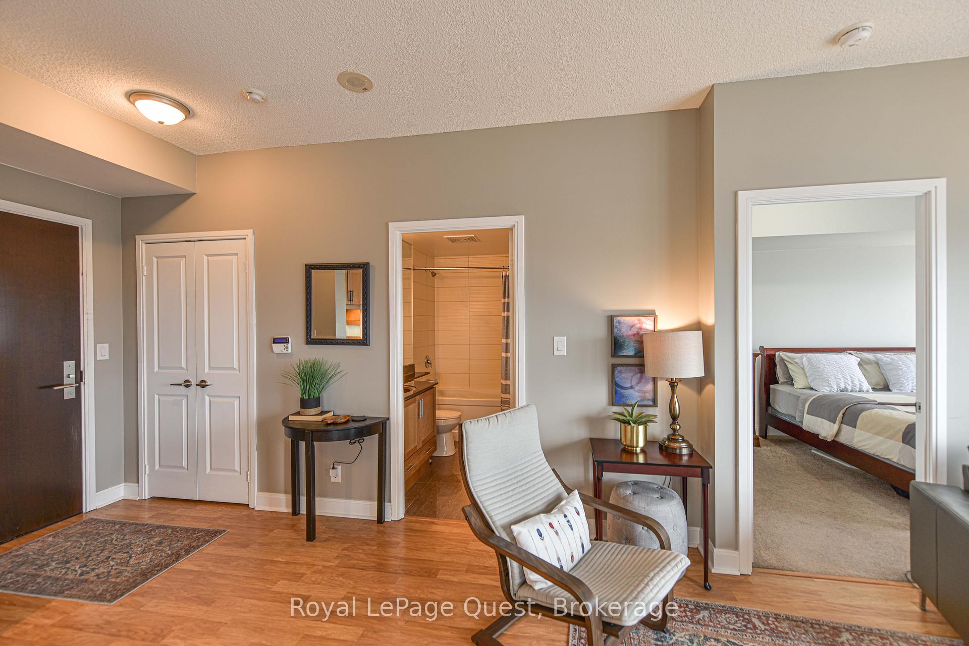 2 Bedrooms Condo at 50 Absolute, Mississauga For sale