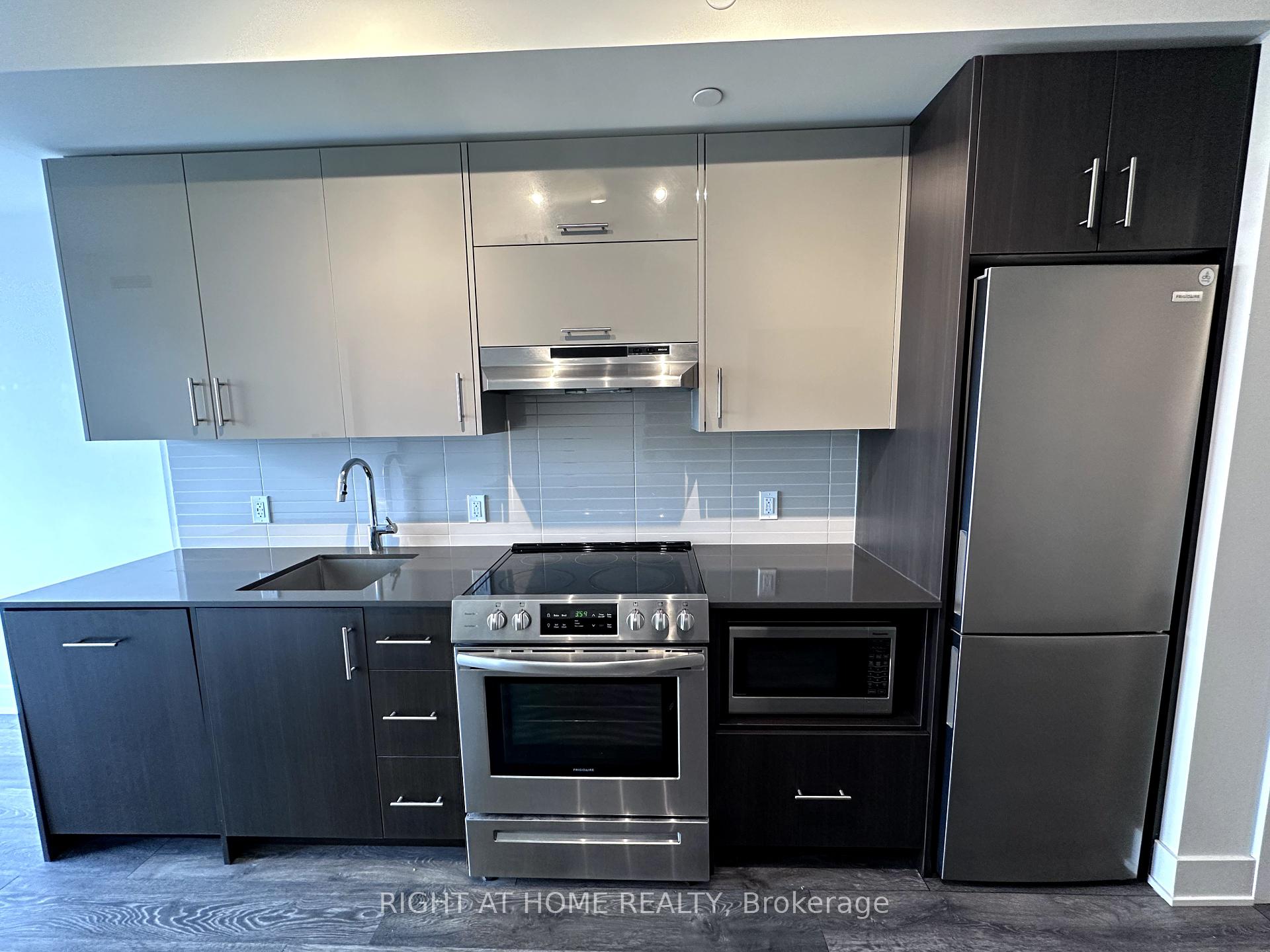 2 Bedrooms Condo at 188 Fairview Mall, Toronto For sale